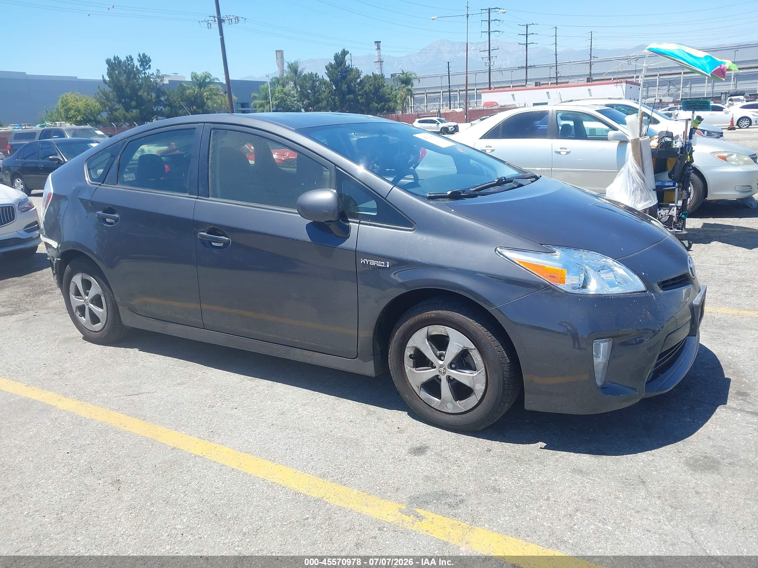 2015 Toyota Prius Three, VIN JTDKN3DUXF0398965 — Rear end