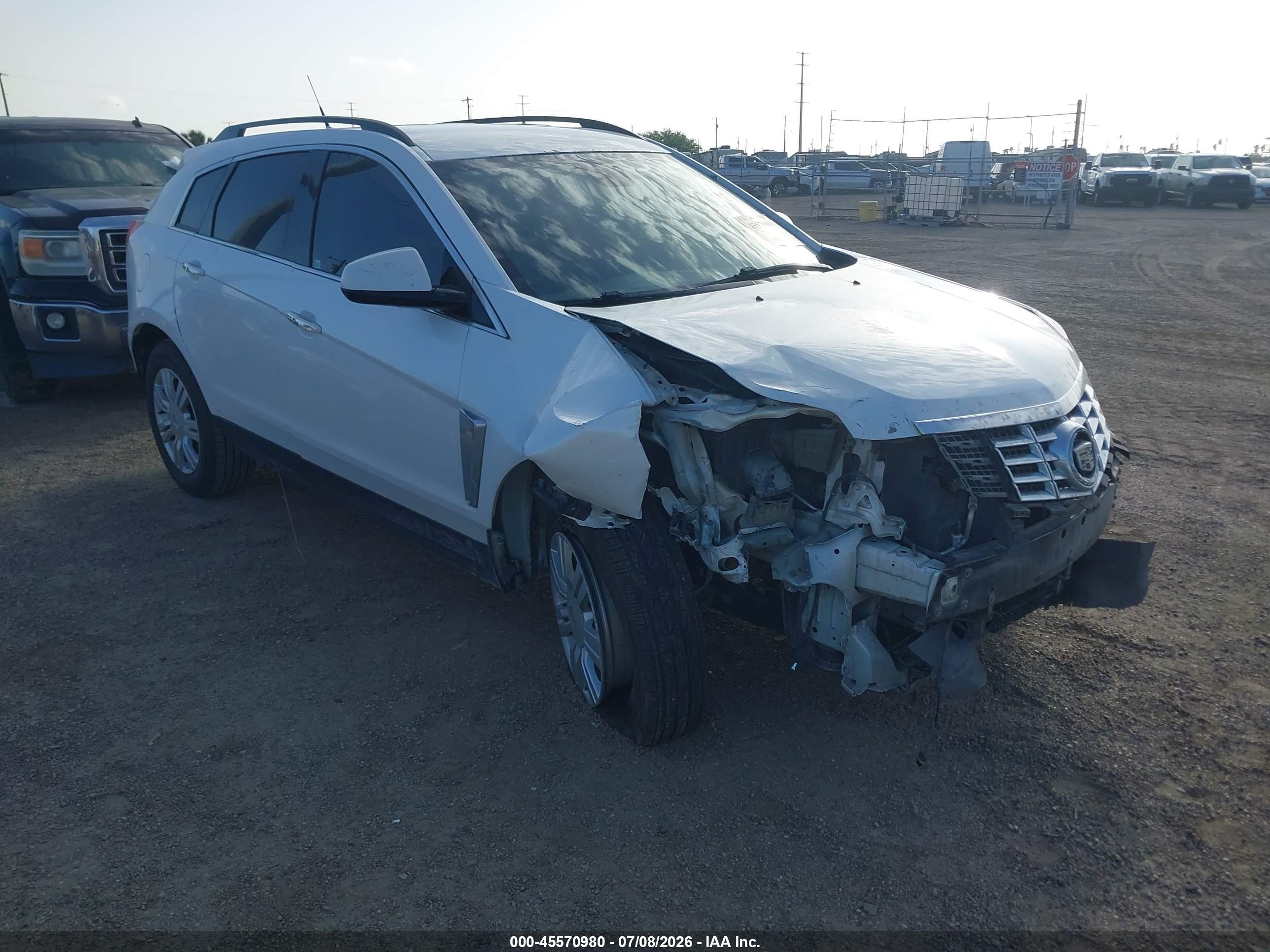 2014 Cadillac SRX, VIN 3GYFNAE36ES664124 — Перед