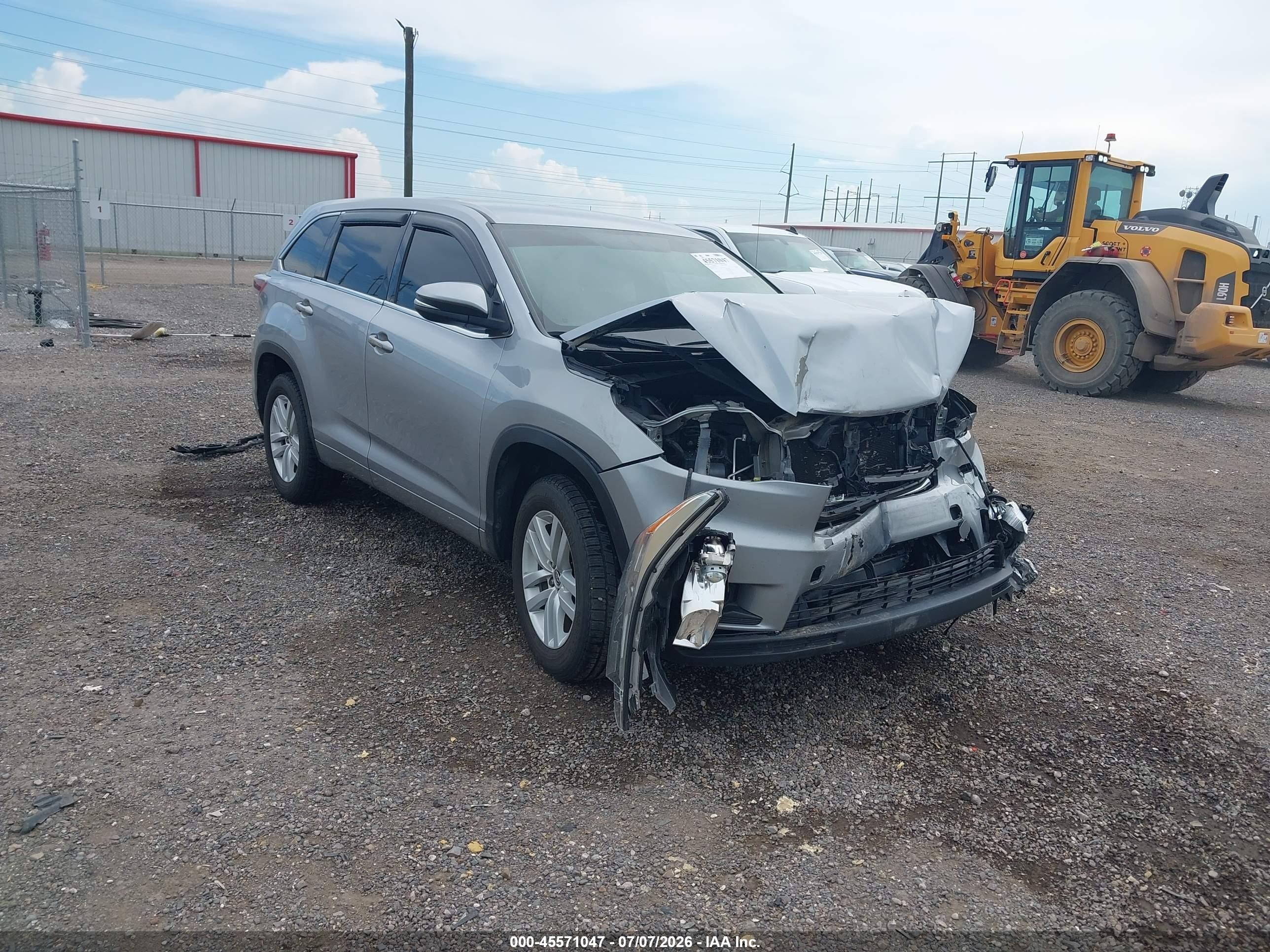 2016 Toyota Highlander LE Plus, VIN 5TDZKRFH9GS121913 — Front end