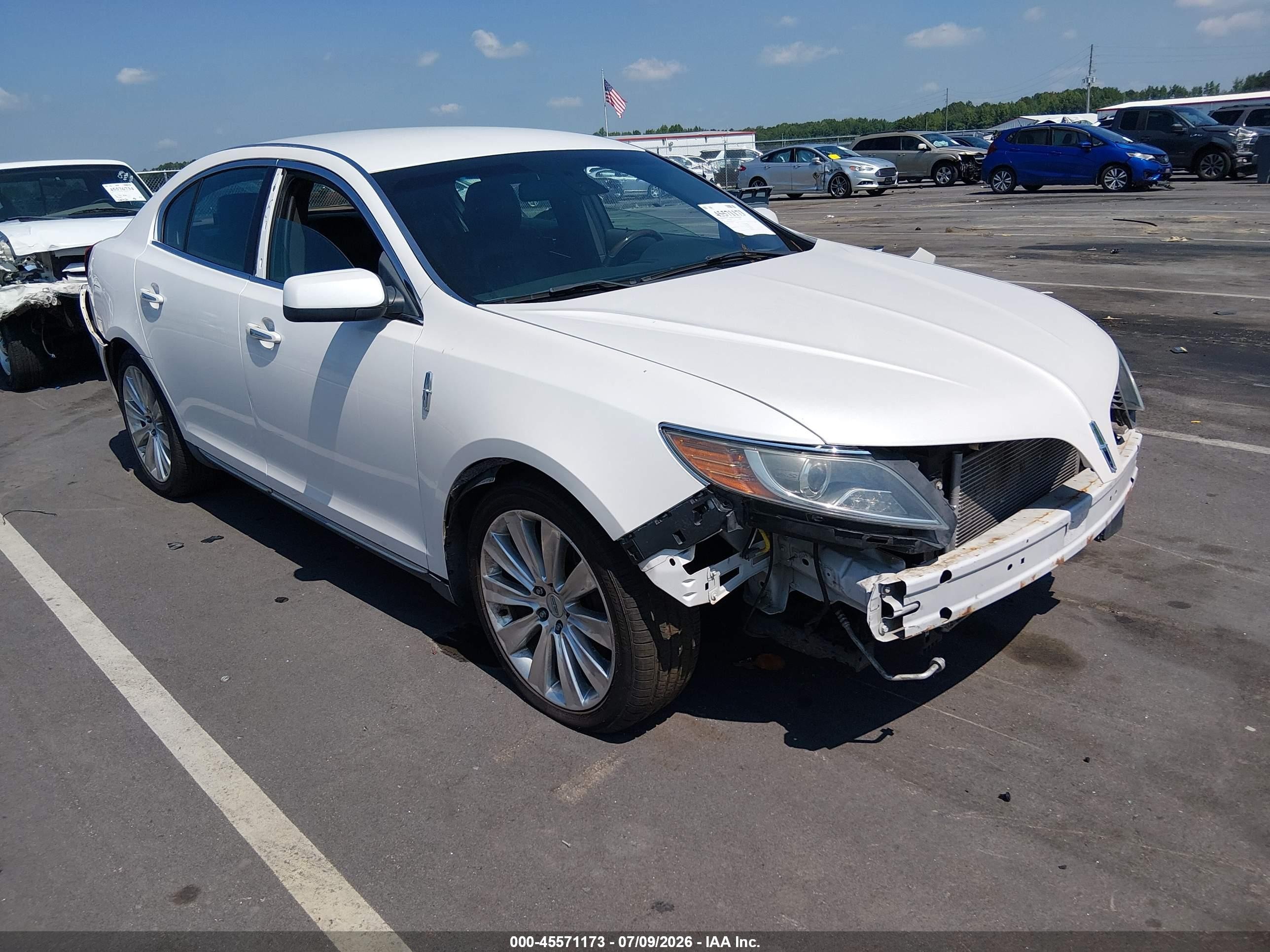 2013 Lincoln MKS EcoBoost, VIN 1LNHL9FTXDG605409 — Front end