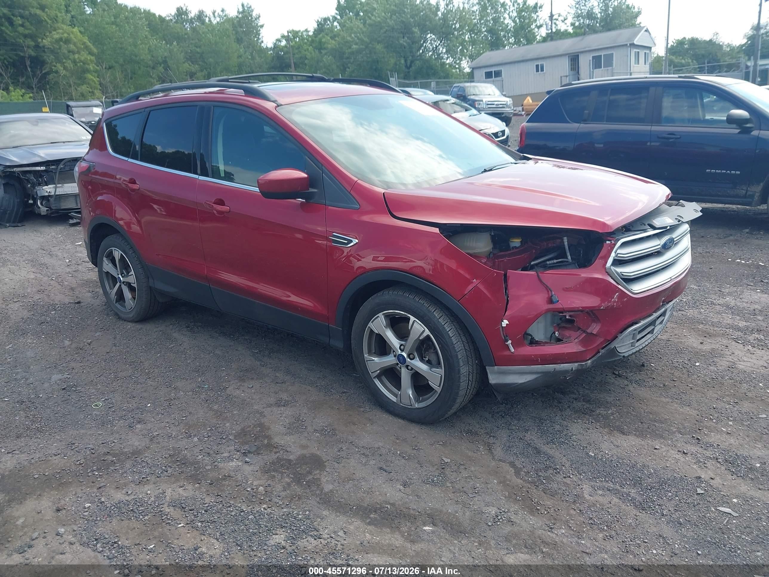 2017 Ford Escape SE, VIN 1FMCU9G90HUA87800 — Front end