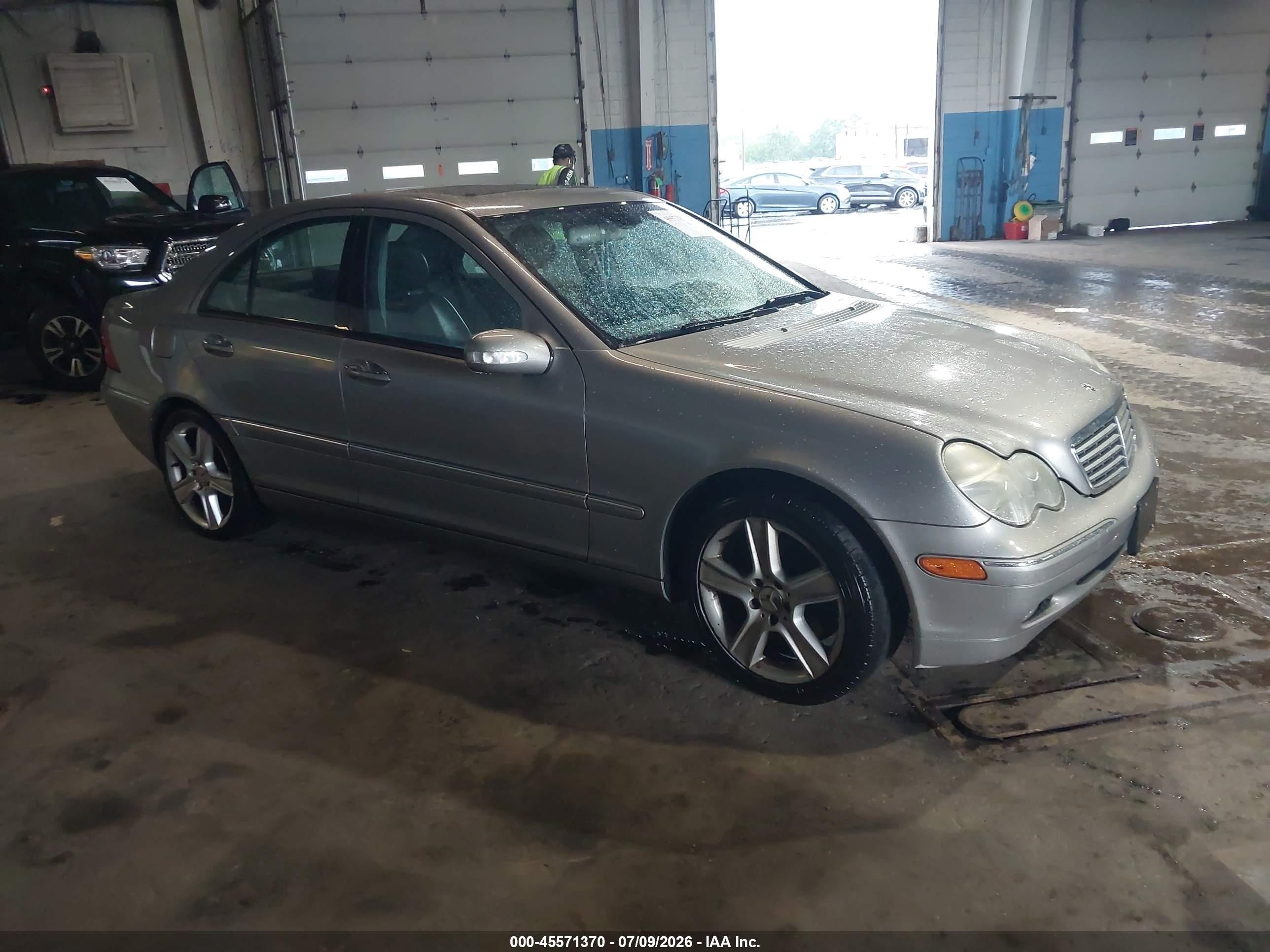 2004 Mercedes-Benz C 240, VIN WDBRF81J34F539306 — Front end