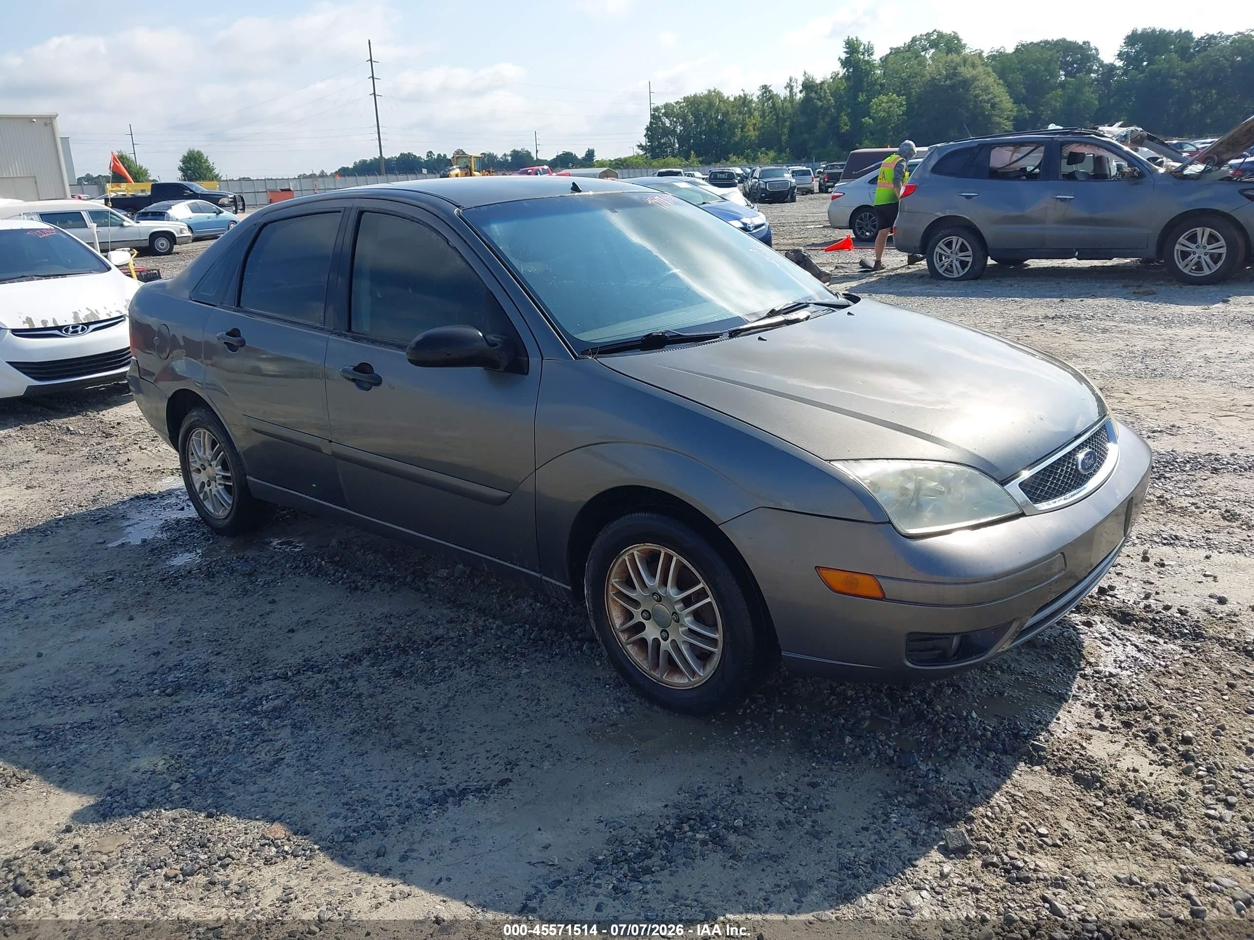 2007 Ford Focus S, VIN 1FAFP34NX7W313485 — Normal wear