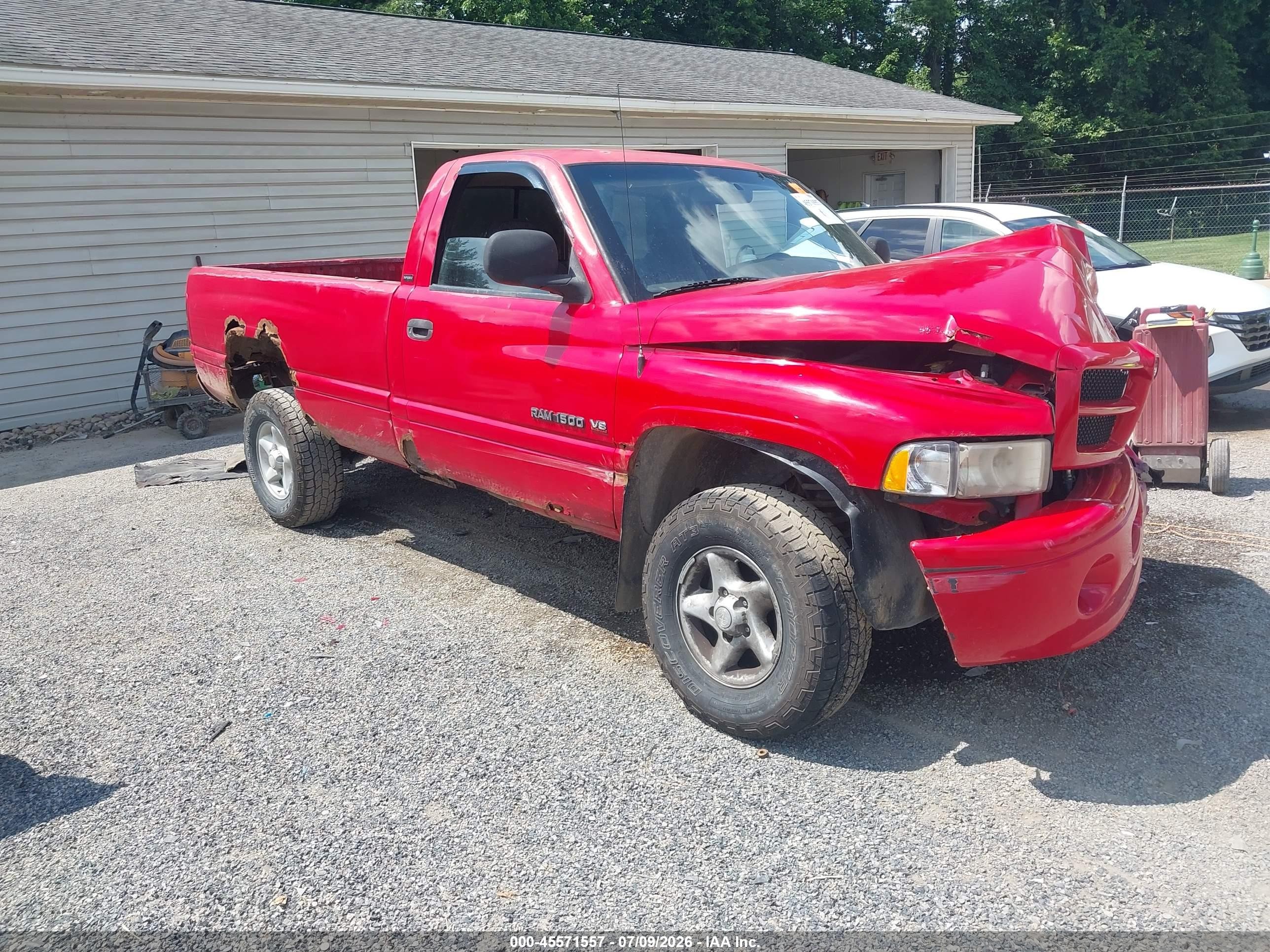 2001 Dodge 1500, VIN 1B7HF16Z21S182139 — Front end