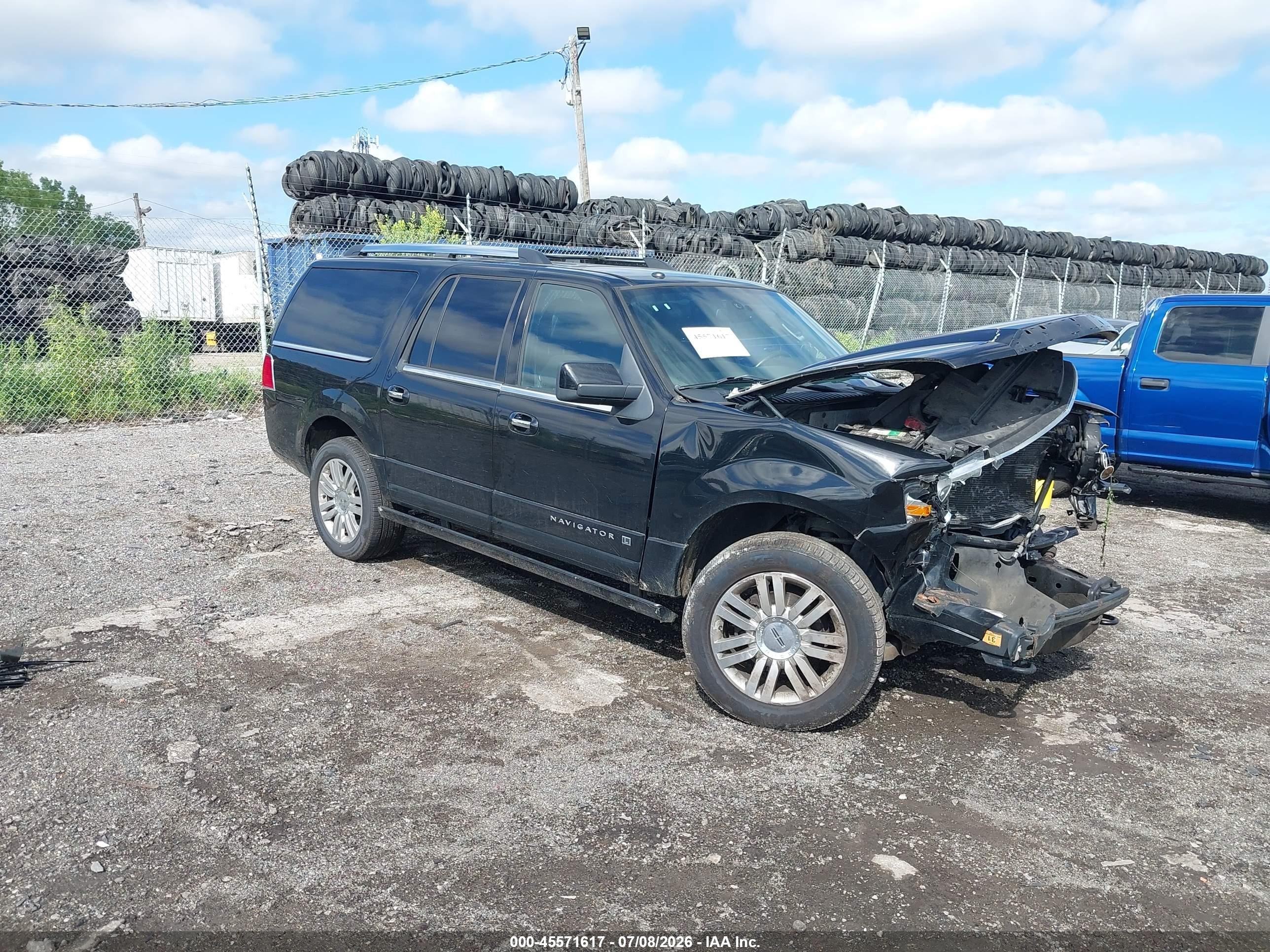 2012 Lincoln Navigator, VIN 5LMJJ3J52CEL00586 — Front end