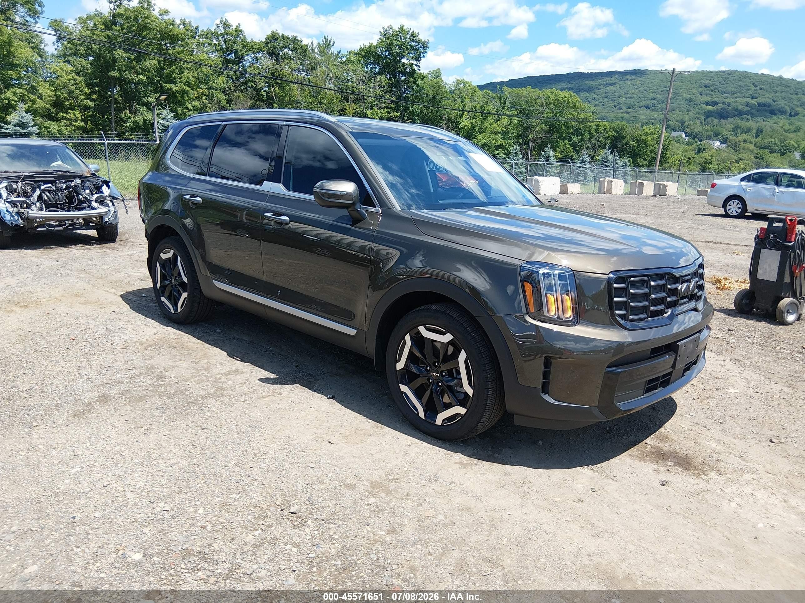 2025 Kia Telluride S, VIN 5XYP6DGC7SG664717 — Rear end