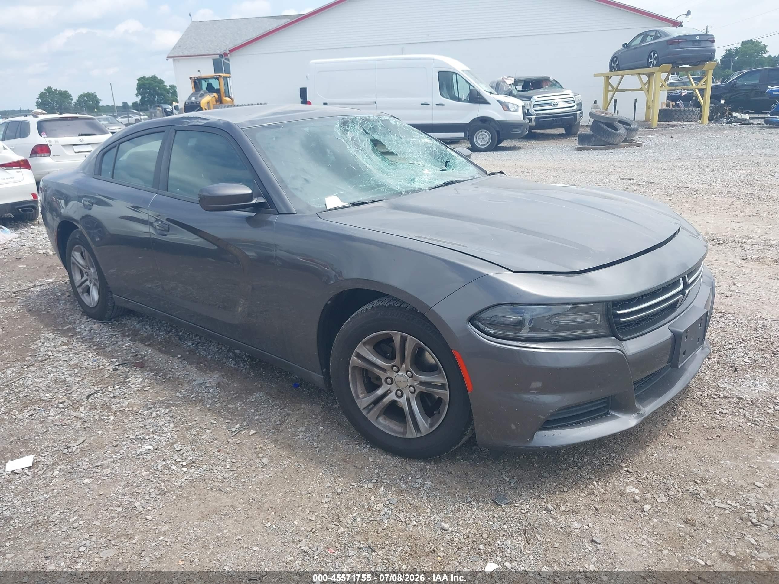 2015 Dodge Charger SE, VIN 2C3CDXBG2FH870636 — Front end