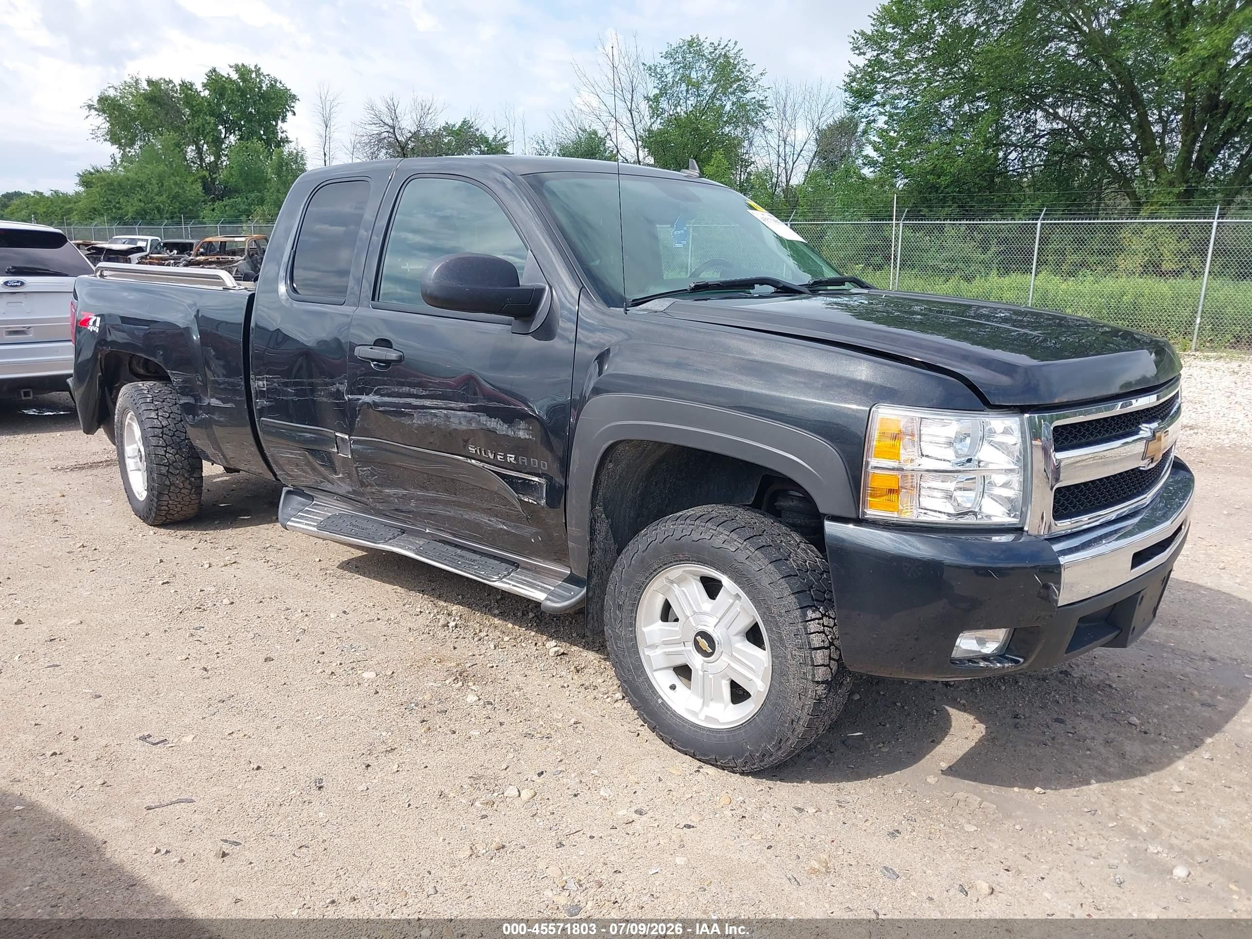 2010 Chevrolet Silverado 1500 LT, VIN 1GCSKSE36AZ163976 — Бок
