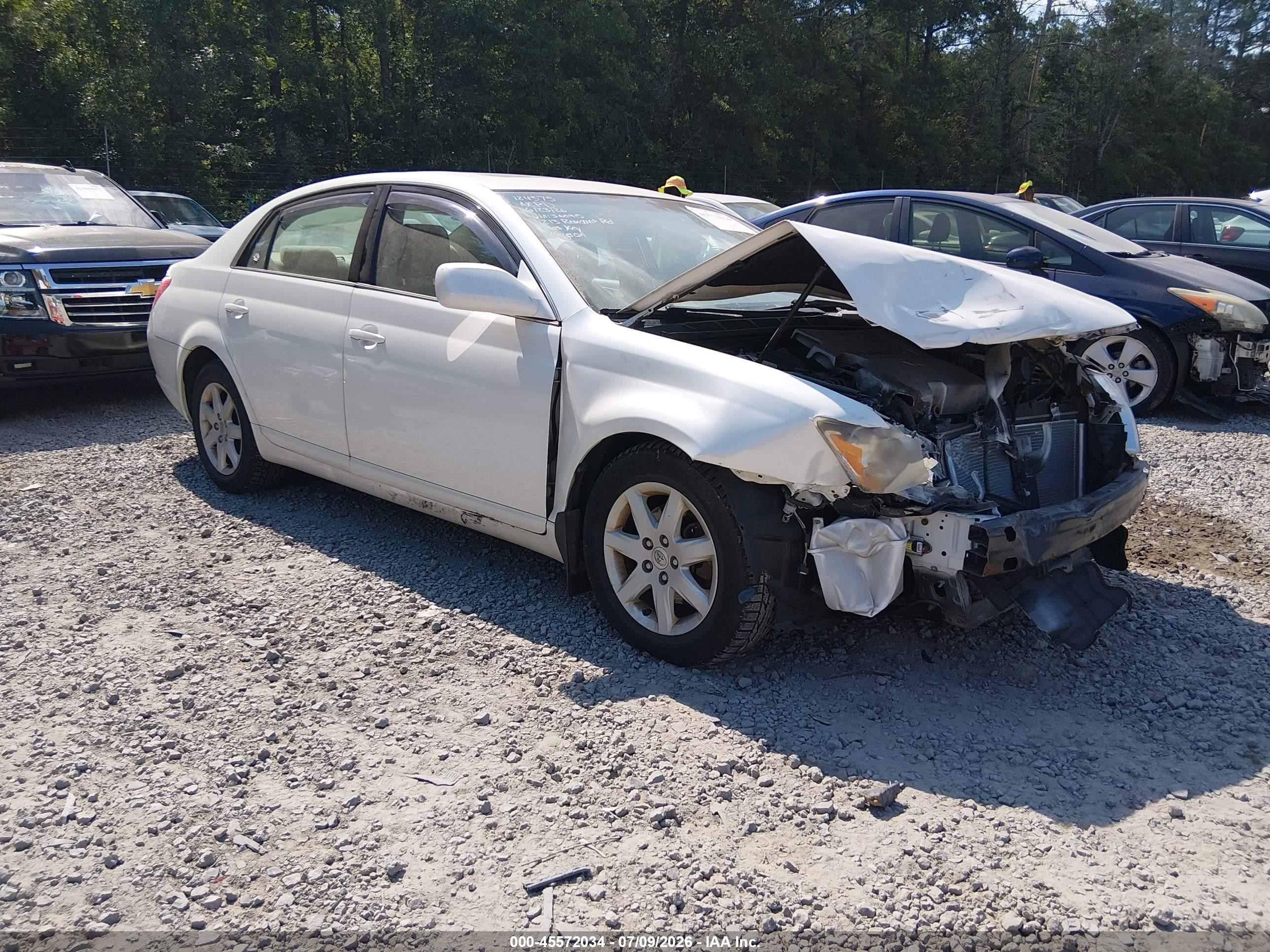 2010 Toyota Avalon XLS, VIN 4T1BK3DB8AU360915 — Front end