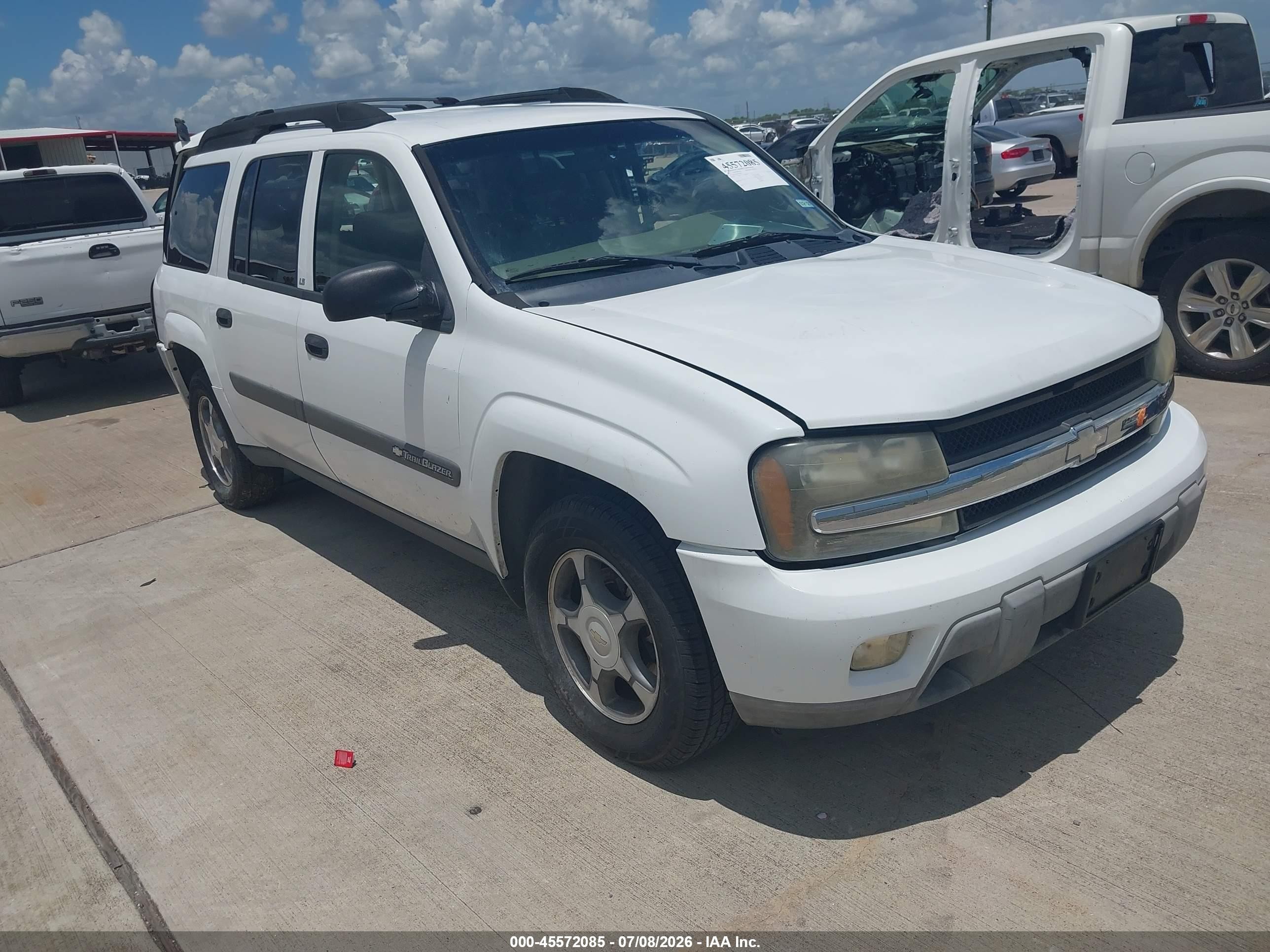 2004 Chevrolet TrailBlazer EXT LT, VIN 1GNES16S346148555 — Side