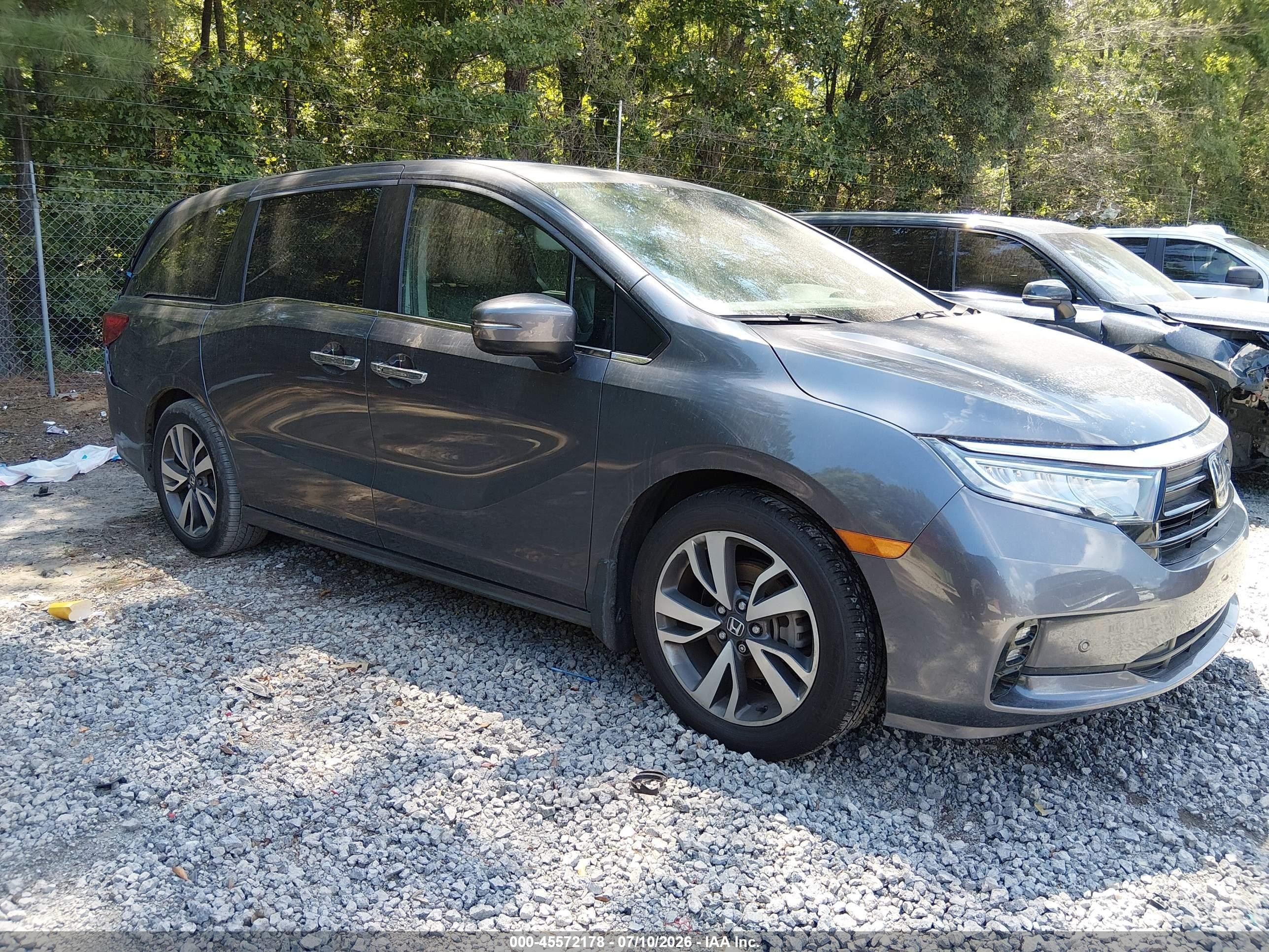 2022 Honda Odyssey Touring, VIN 5FNRL6H87NB063729 — Rear end