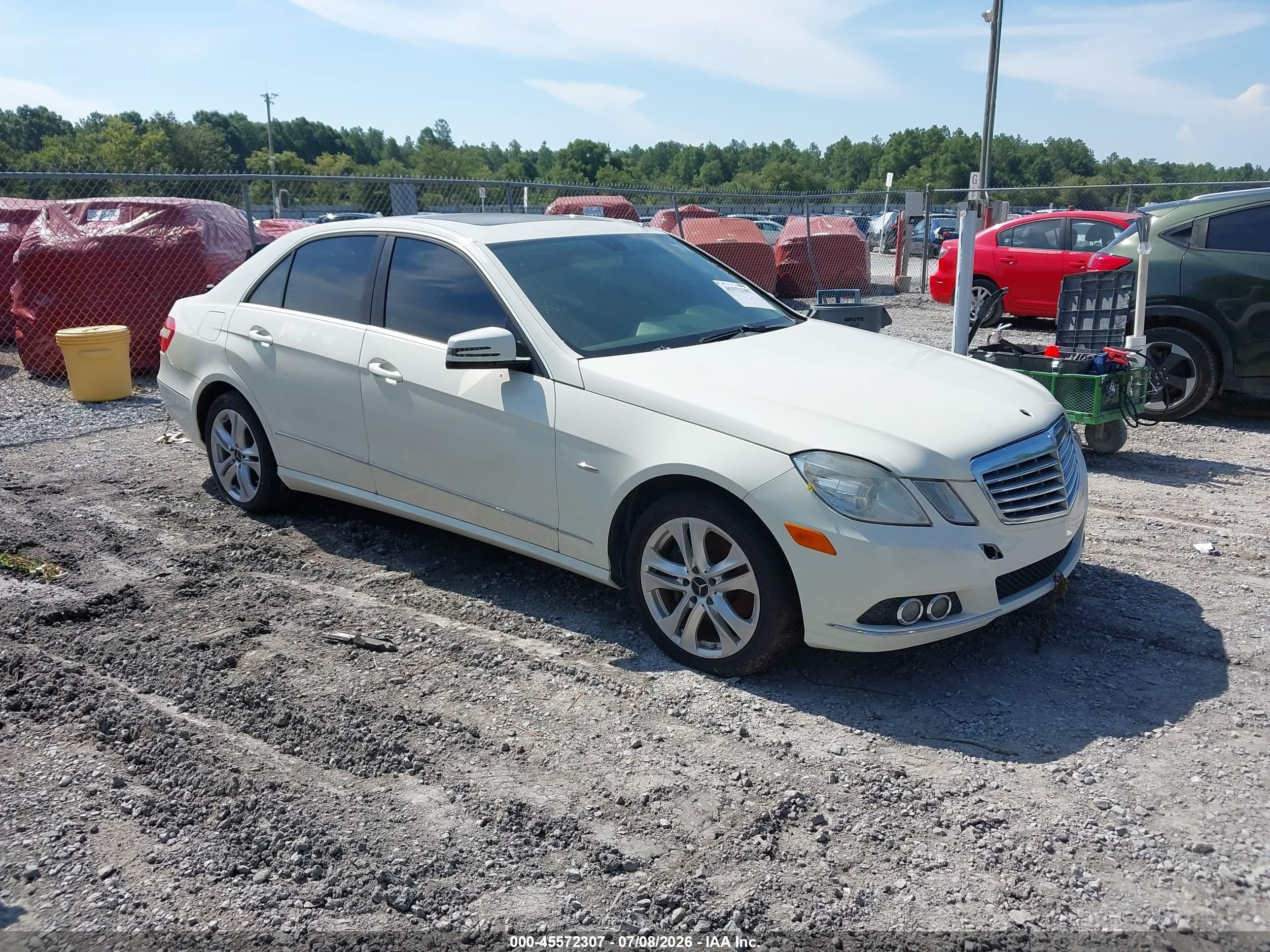 2011 Mercedes-Benz E 350 Luxury, VIN WDDHF2EB1BA498641 — Normal wear