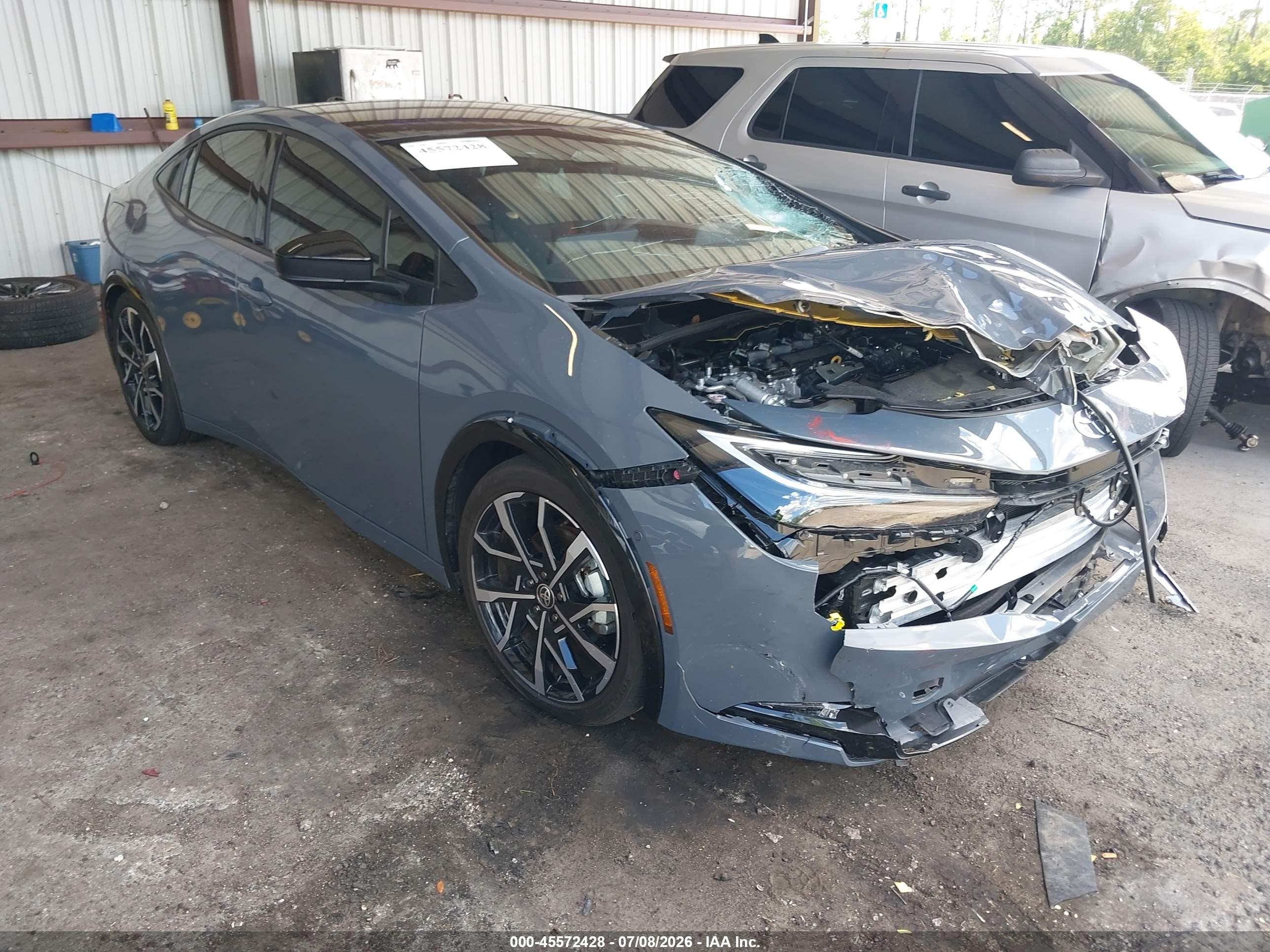 2026 Toyota Prius SE, VIN JTDACACU9T3061608 — Перед