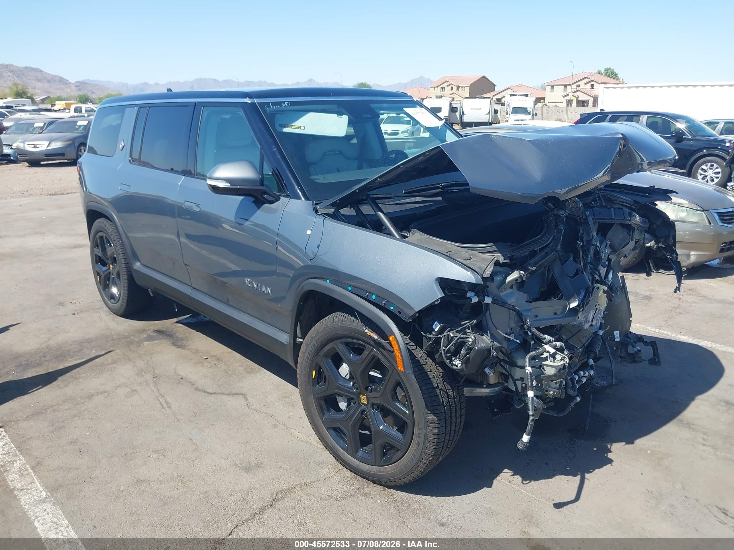 2024 Rivian R1S Adventure, VIN 7PDSGBBA3RN036201 — Front end