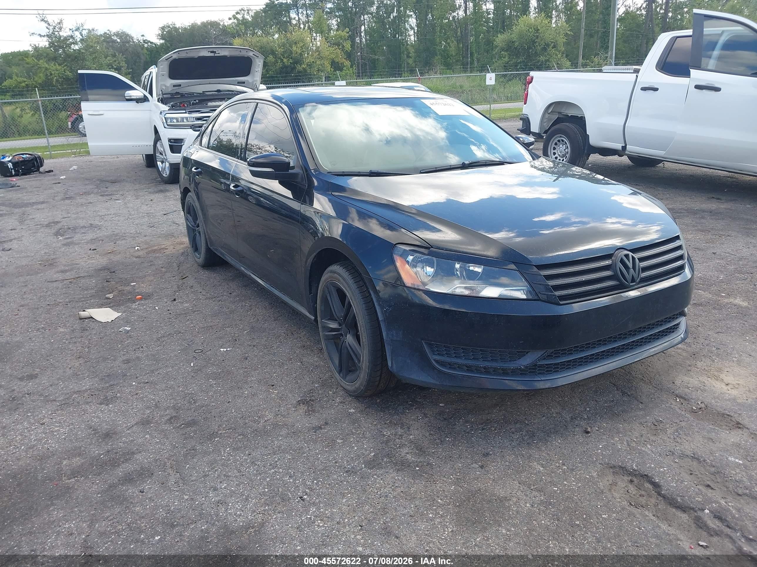2014 Volkswagen Passat SE, VIN 1VWBS7A3XEC114188 — Rear end
