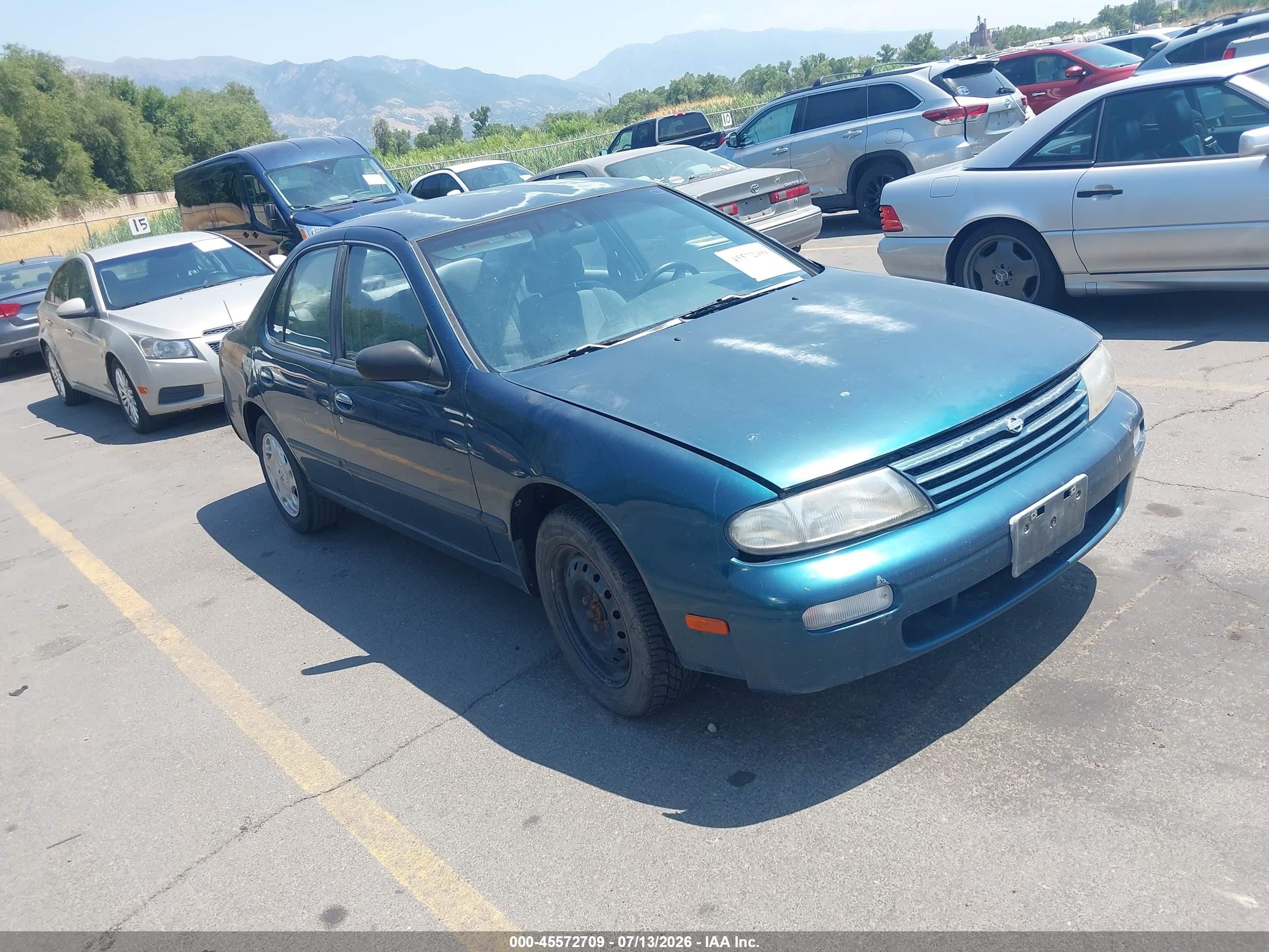 1996 Nissan Altima XE, VIN 1N4BU31D2TC186696 — Normal wear