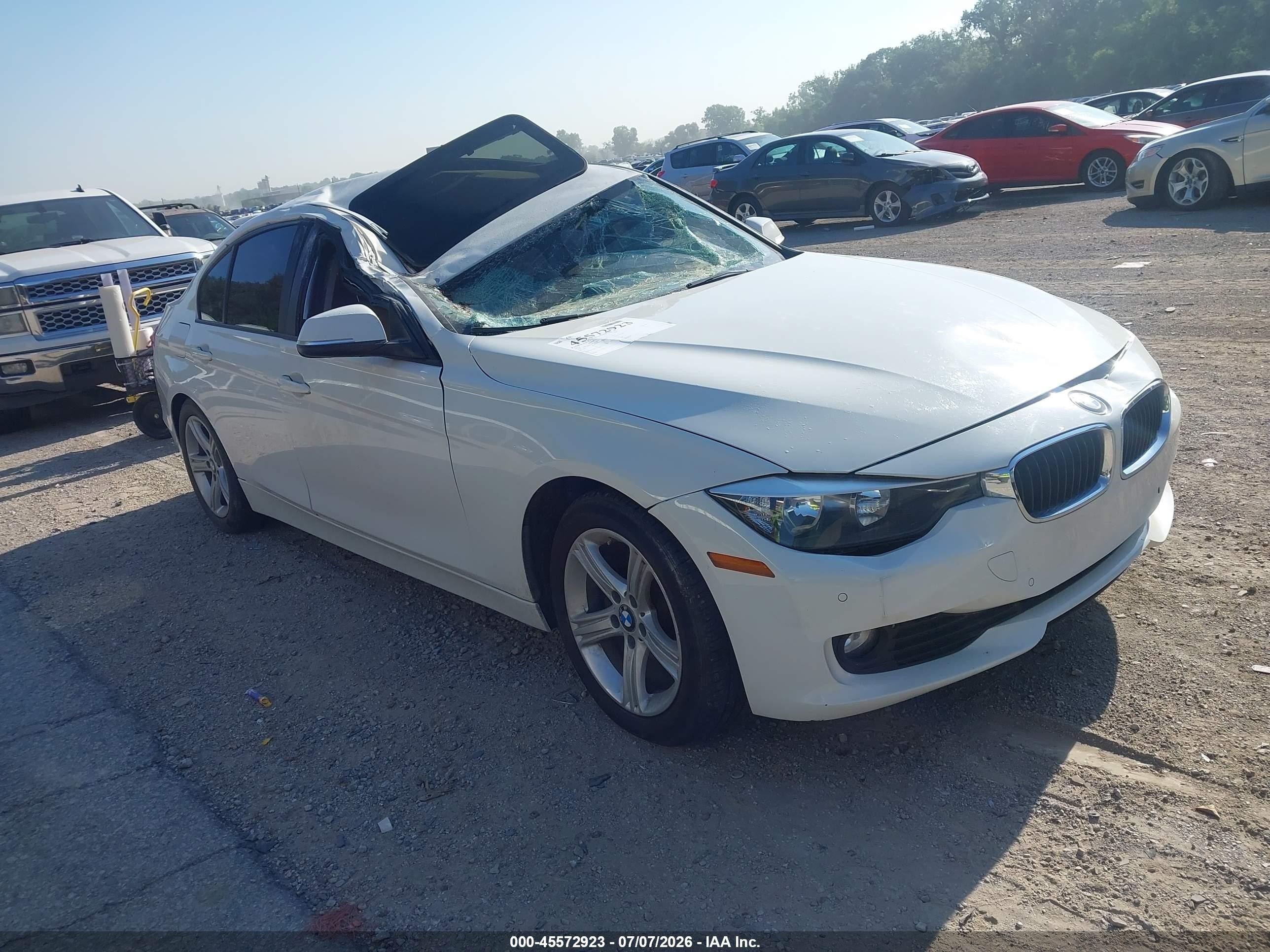 2014 BMW 3 Series 320i, VIN WBA3B1G52ENT00113 — Normal wear