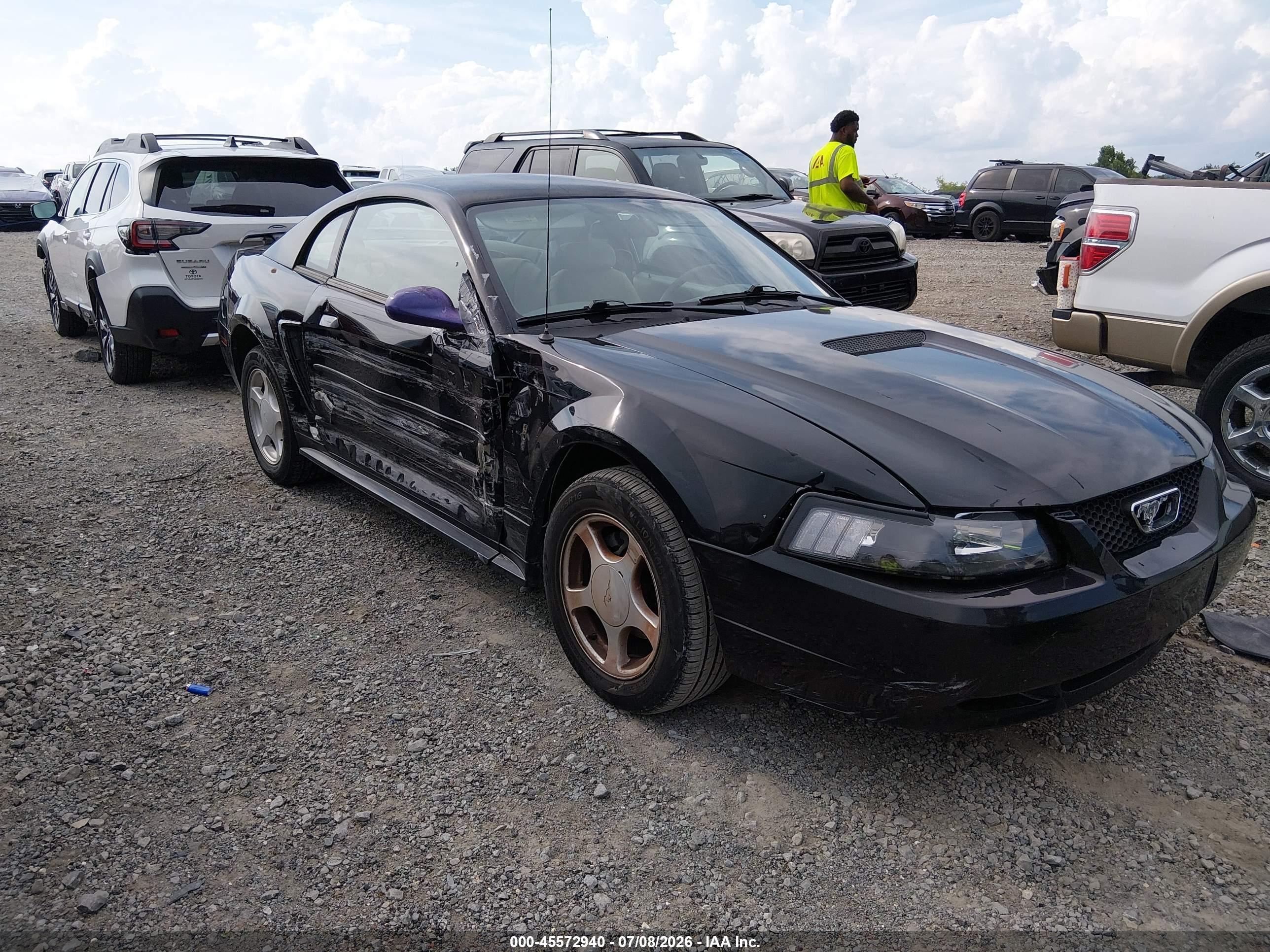 2002 Ford Mustang Standard, VIN 1FAFP40412F205655 — Side