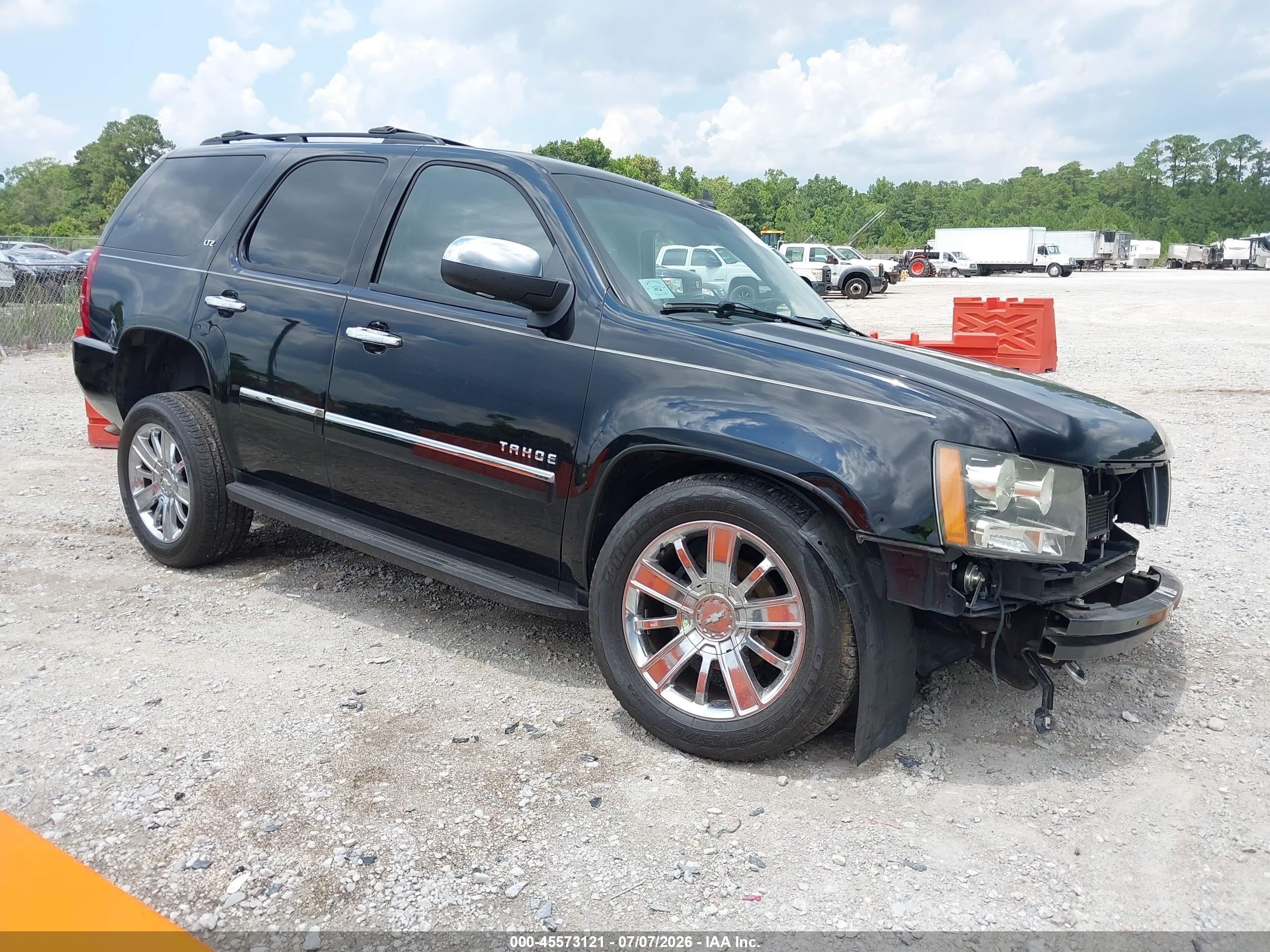 2011 Chevrolet Tahoe LTZ, VIN 1GNSKCE04BR283019 — Front end