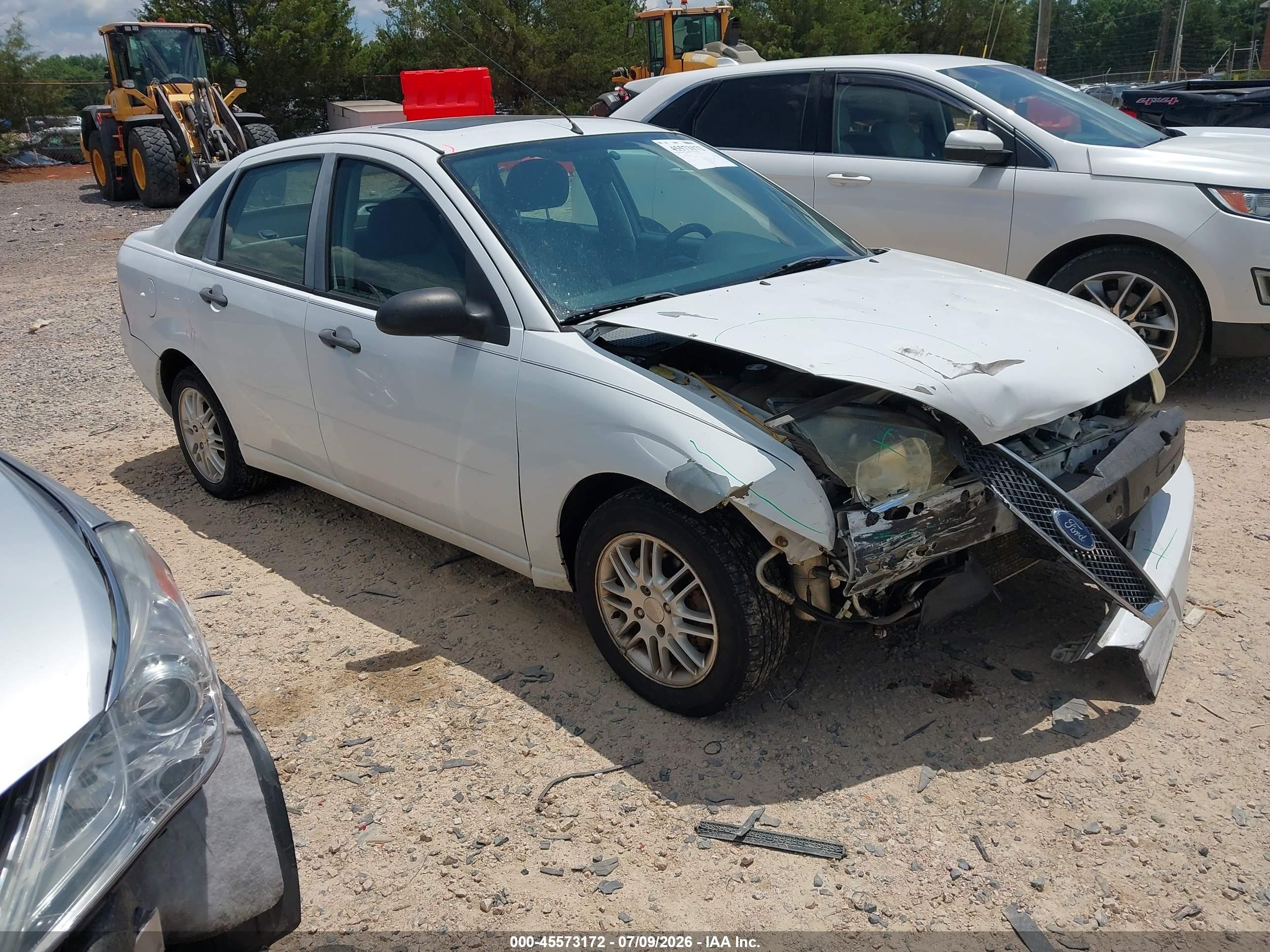 2007 Ford Focus S, VIN 1FAFP34N77W366337 — Front end