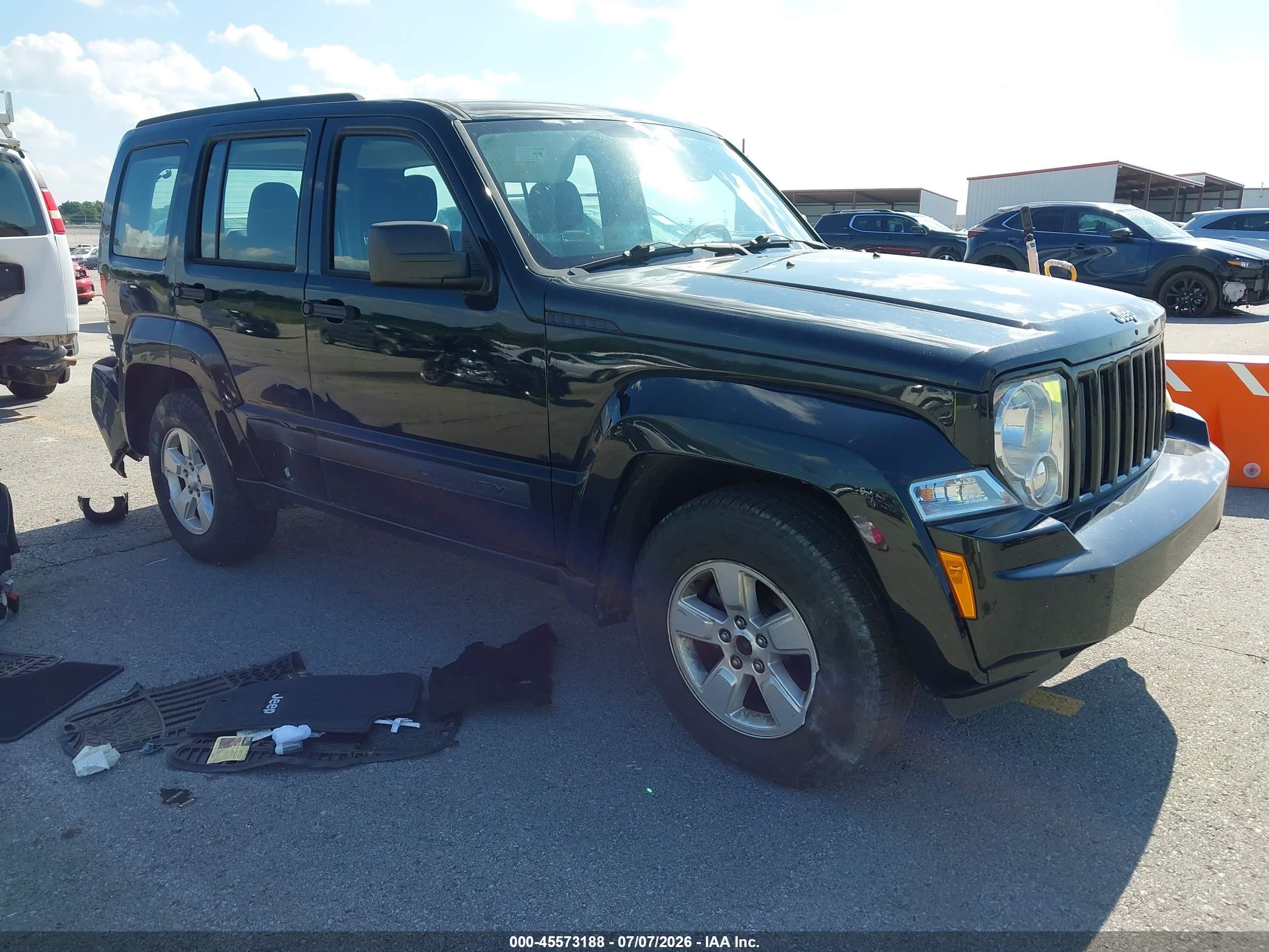 2012 Jeep Liberty Sport Latitude, VIN 1C4PJMAK8CW205005 — Бок