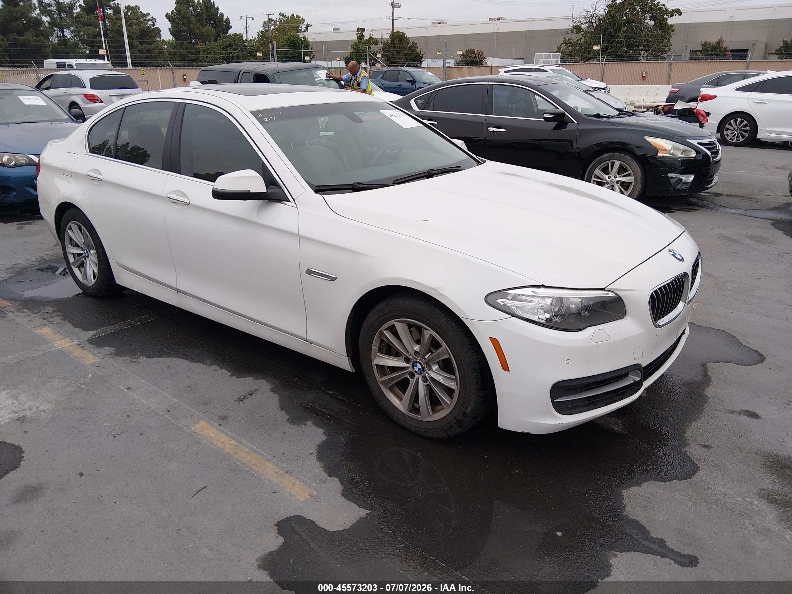 2014 BMW 5 Series 528i, VIN WBA5A5C57ED503948 — Normal wear