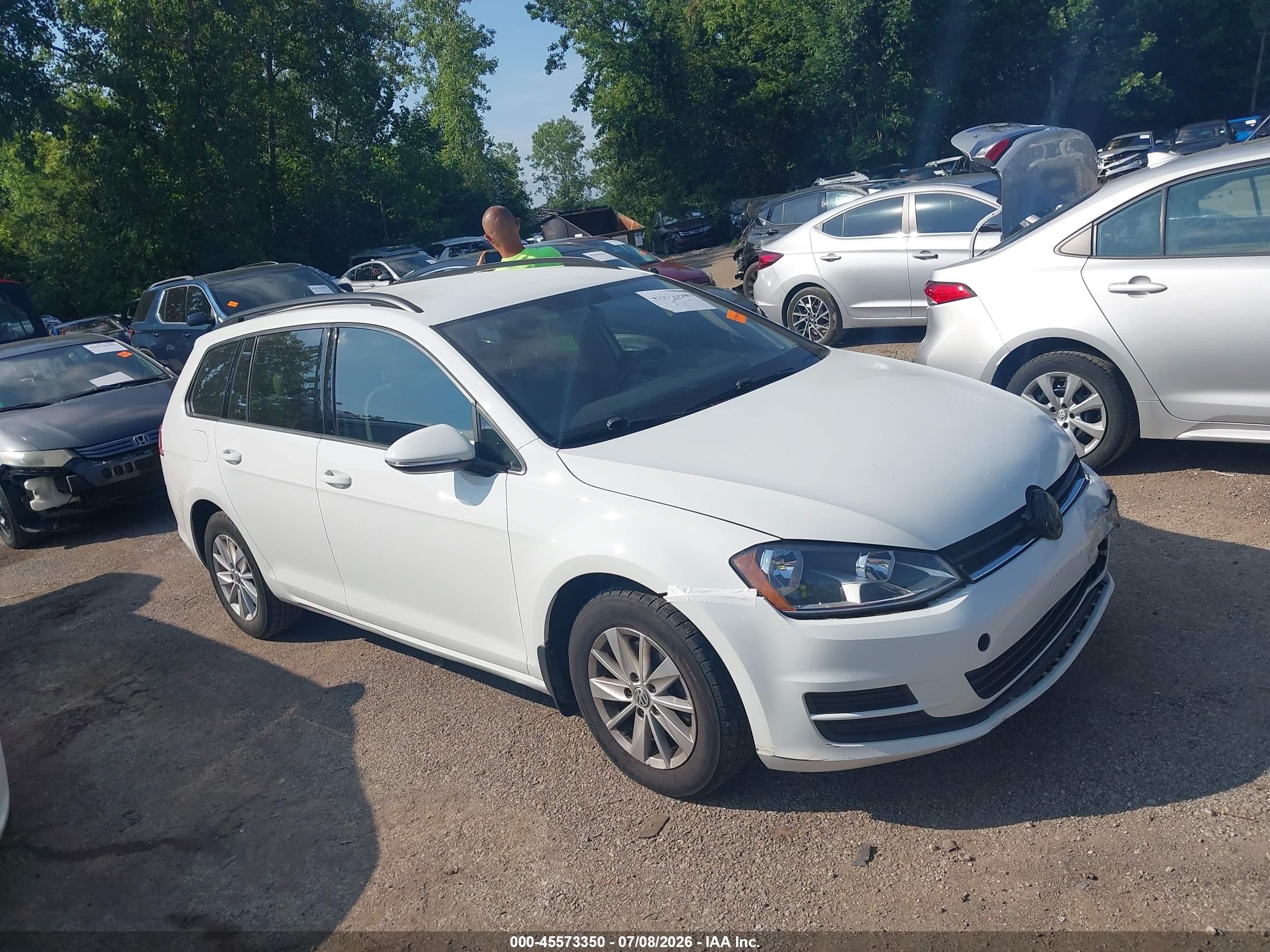 2017 Volkswagen Golf S, VIN 3VWA17AU7HM503221 — Front end