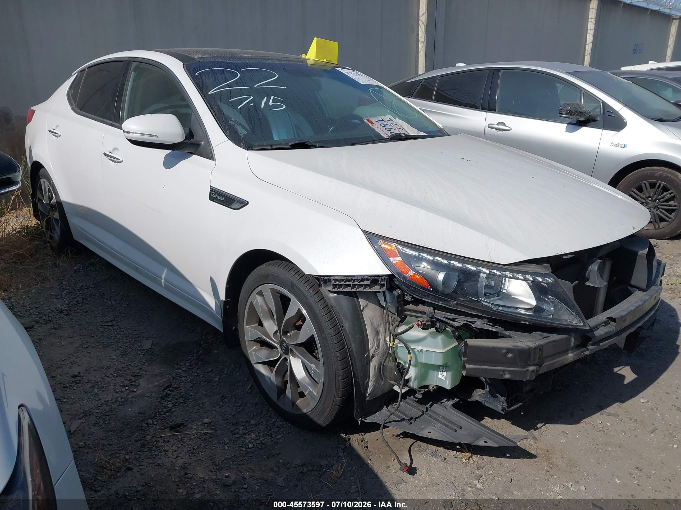 2015 Kia Optima SX Turbo, VIN 5XXGR4A68FG389492 — Front end