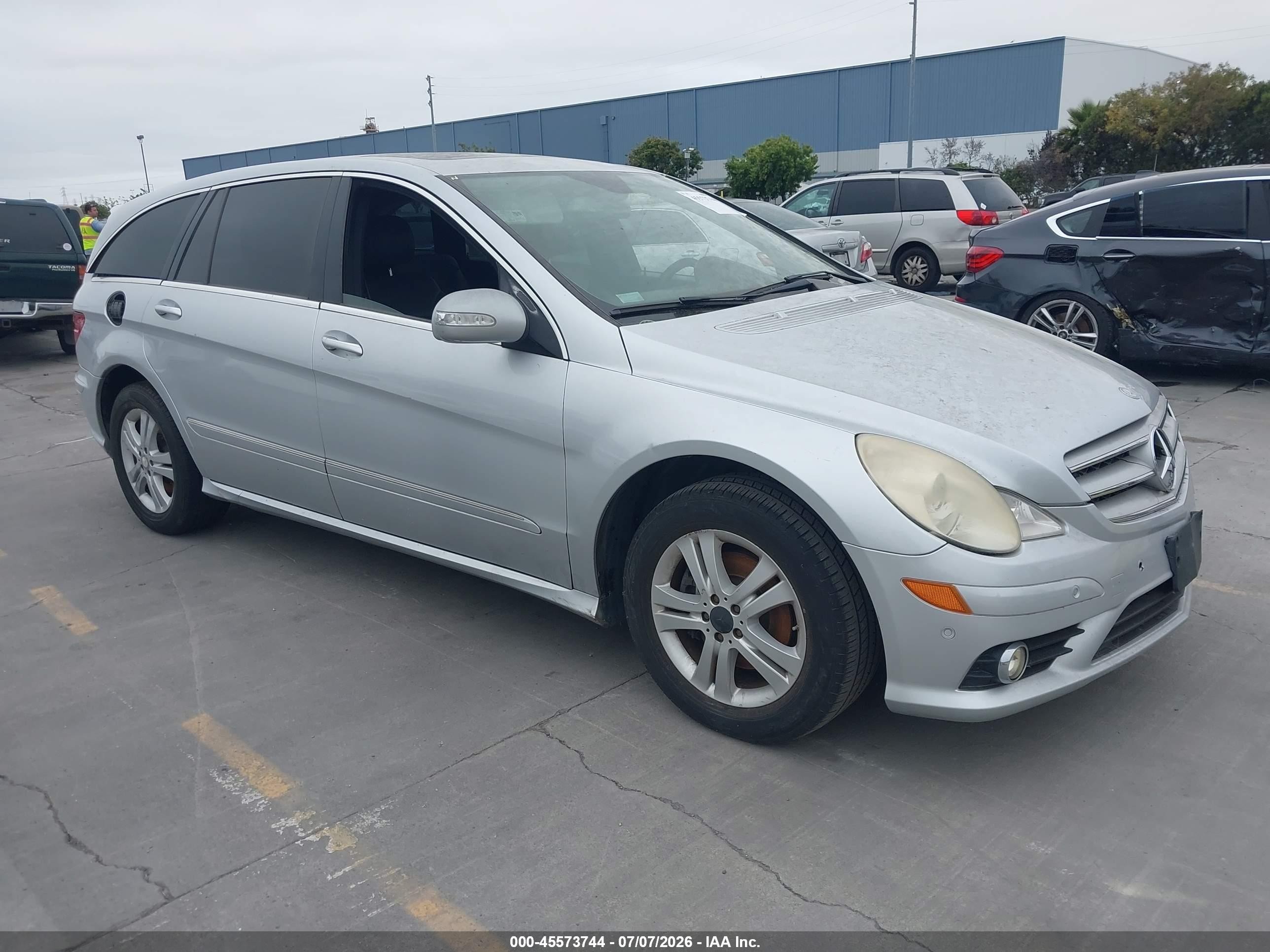 2008 Mercedes-Benz R 3.5L, VIN 4JGCB56E88A068099 — Normal wear