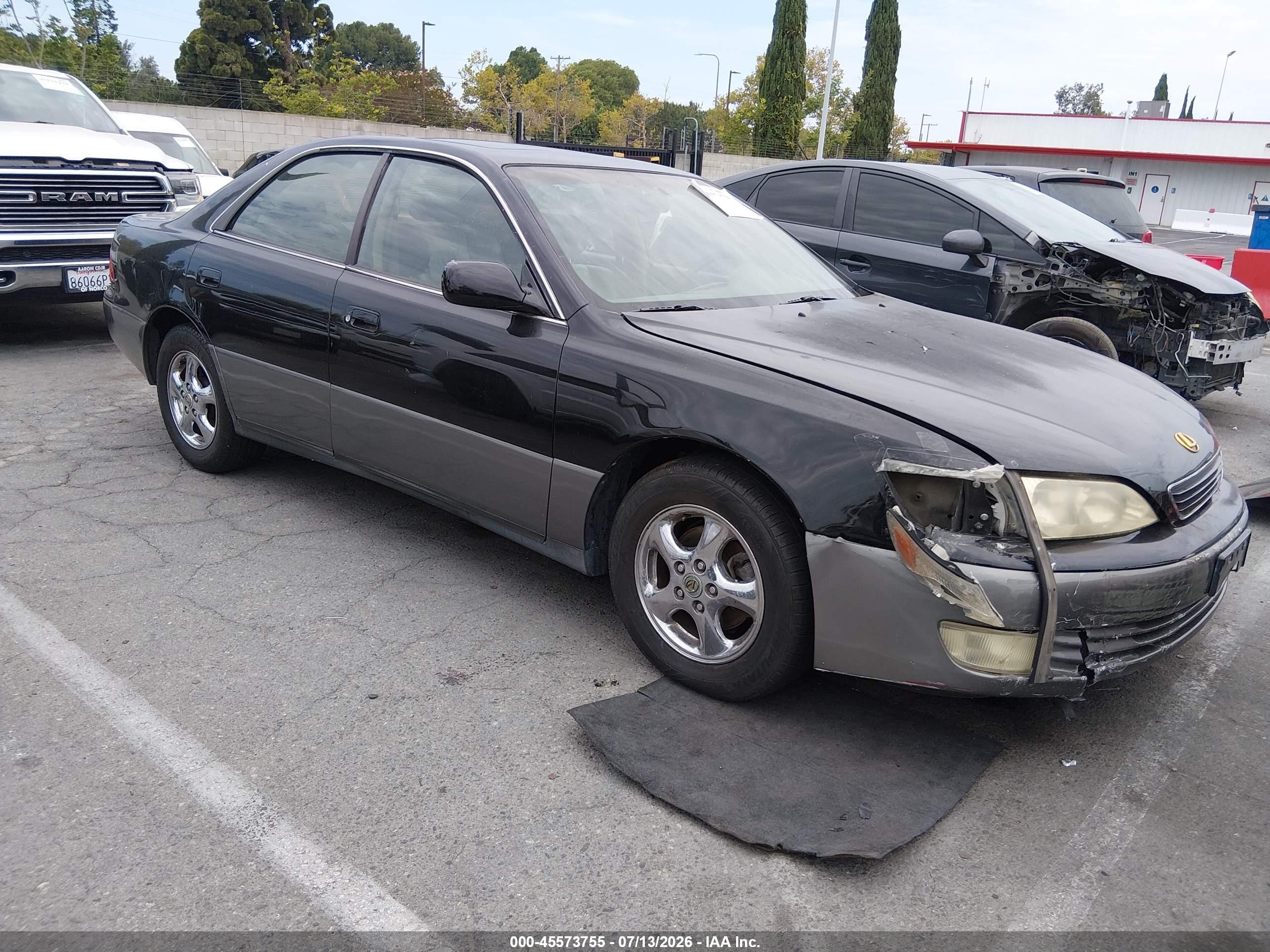 1998 Lexus ES 300, VIN JT8BF28G1W0107151 — Перед
