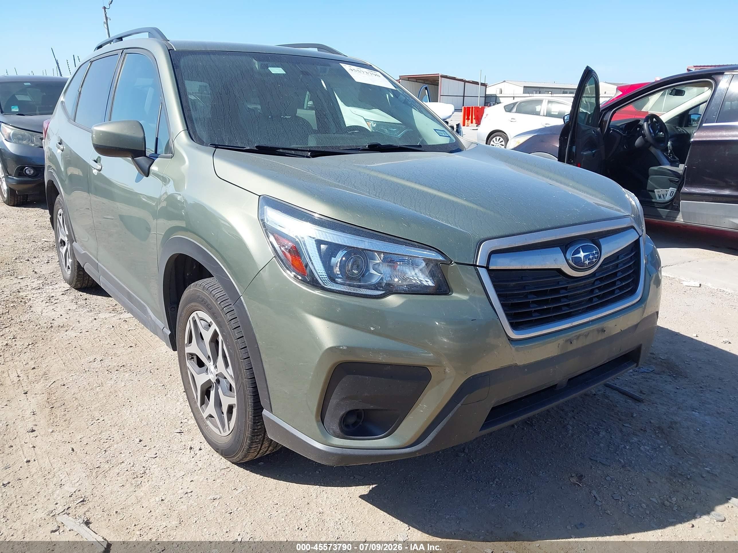 2020 Subaru Forester Premium, VIN JF2SKAJC5LH402802 — Side