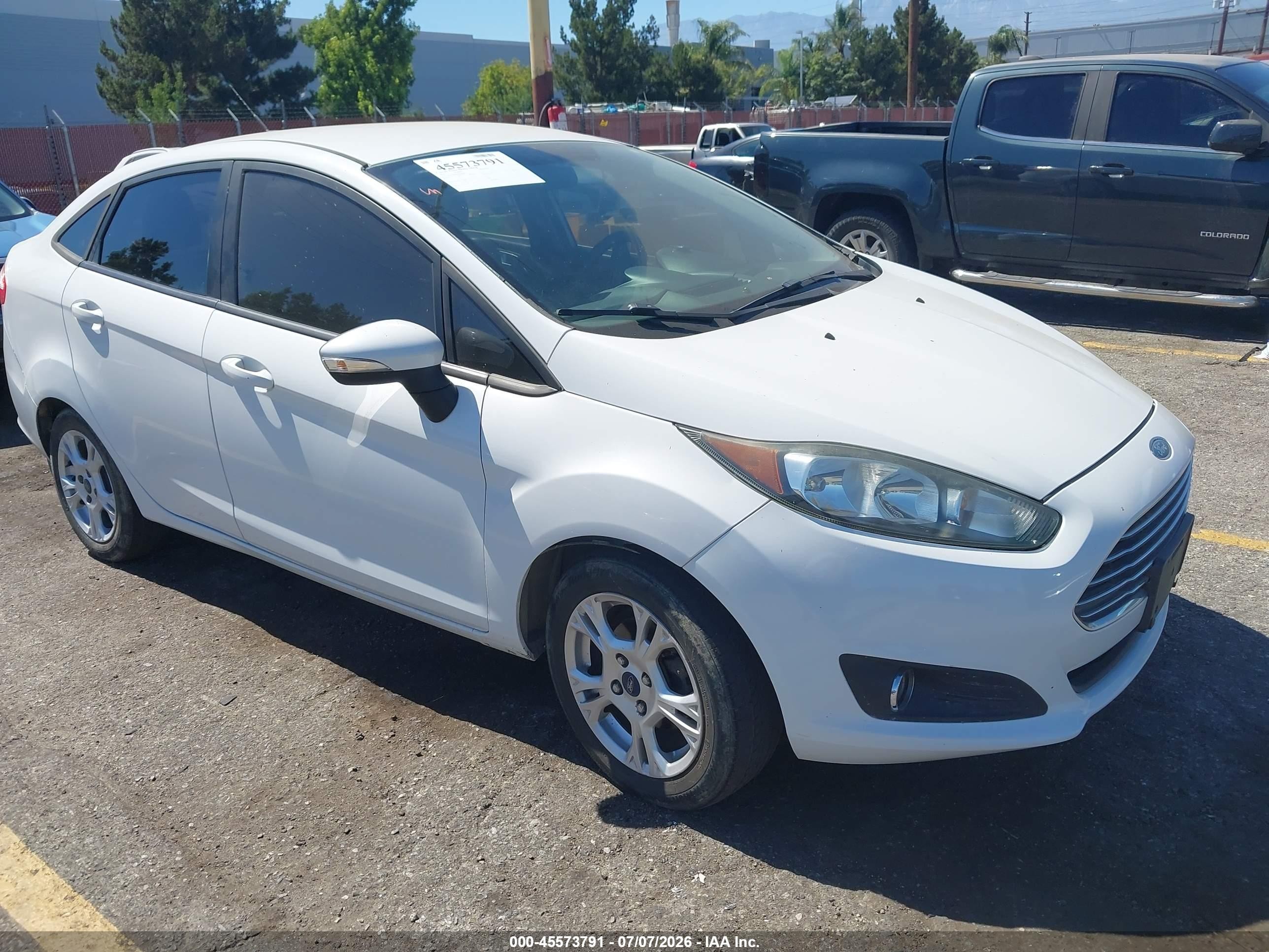 2014 Ford Fiesta SE, VIN 3FADP4BJ7EM220675 — Side