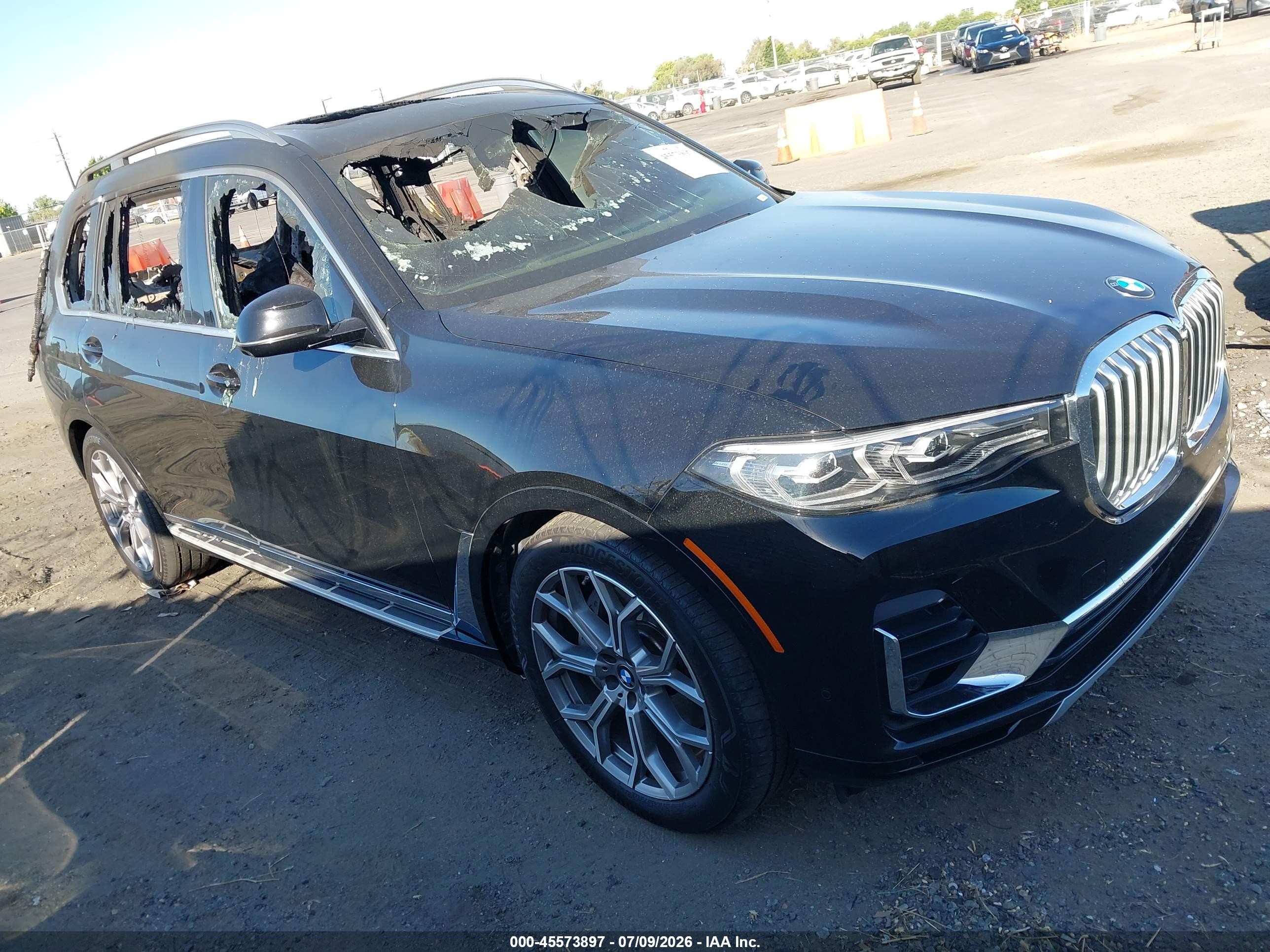 2021 BMW X7 xDrive40i, VIN 5UXCW2C01M9G78567 — Interior fire