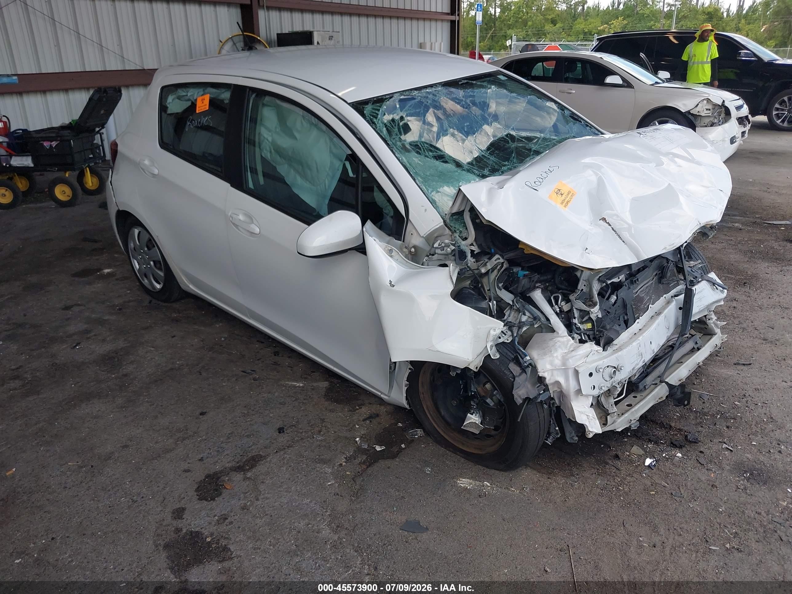 2016 Toyota Yaris LE, VIN VNKKTUD38GA065587 — Front end