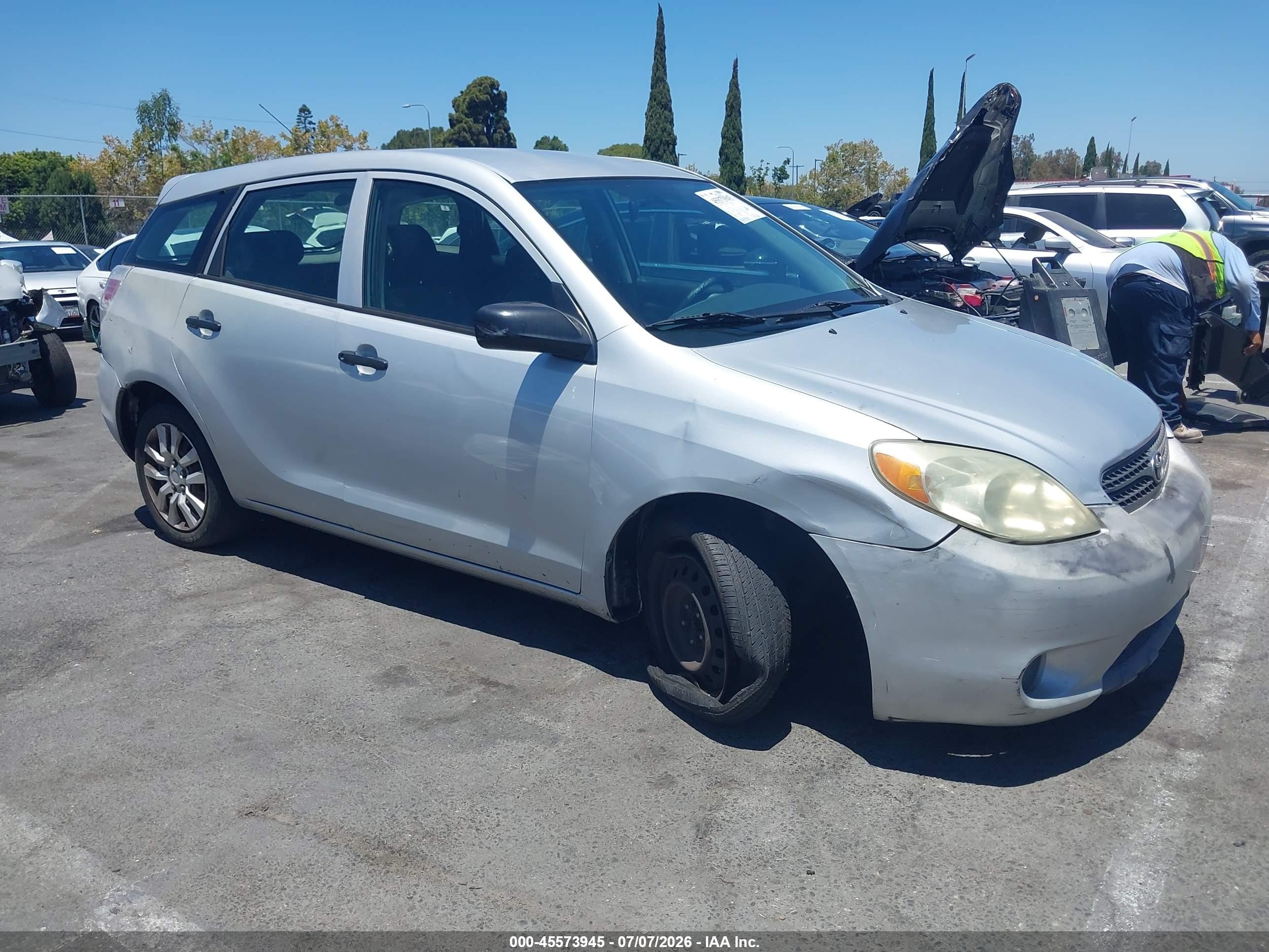 2006 Toyota Matrix STD, VIN 2T1KR32E96C597642 — Front end