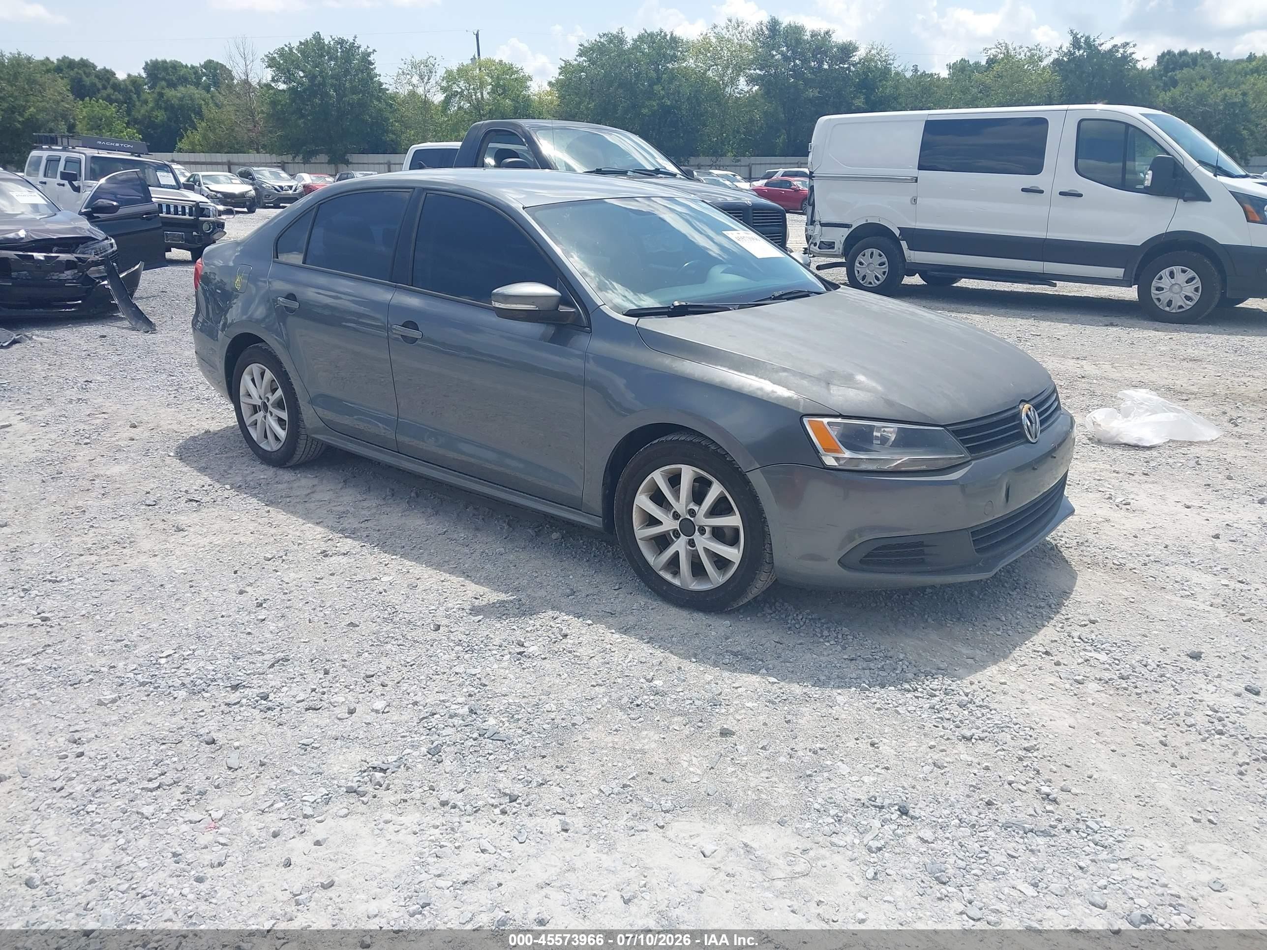 2012 Volkswagen Jetta SE, VIN 3VWDX7AJ3CM107085 — Side