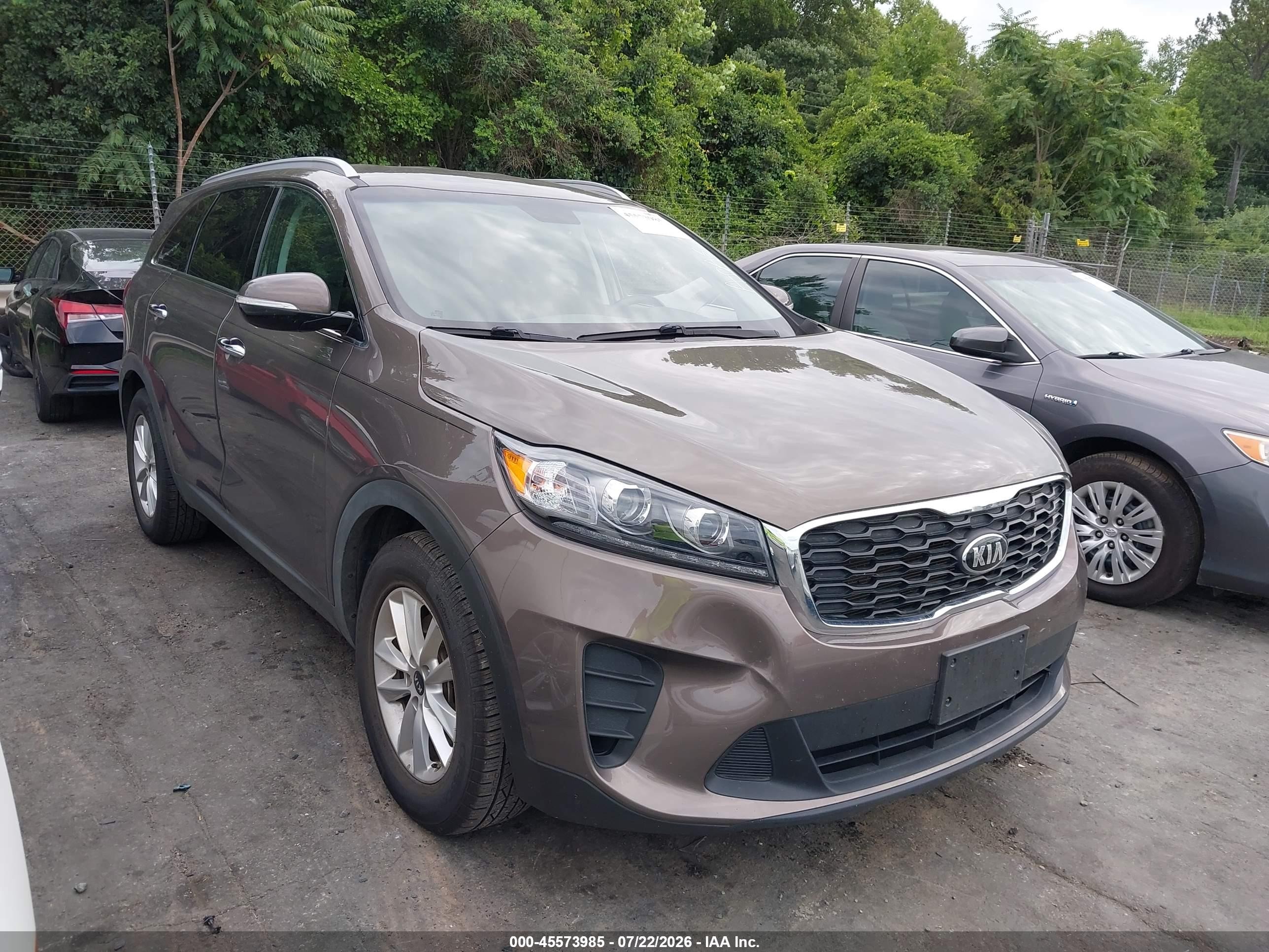 2019 Kia Sorento LX, VIN 5XYPG4A34KG443937 — Front end