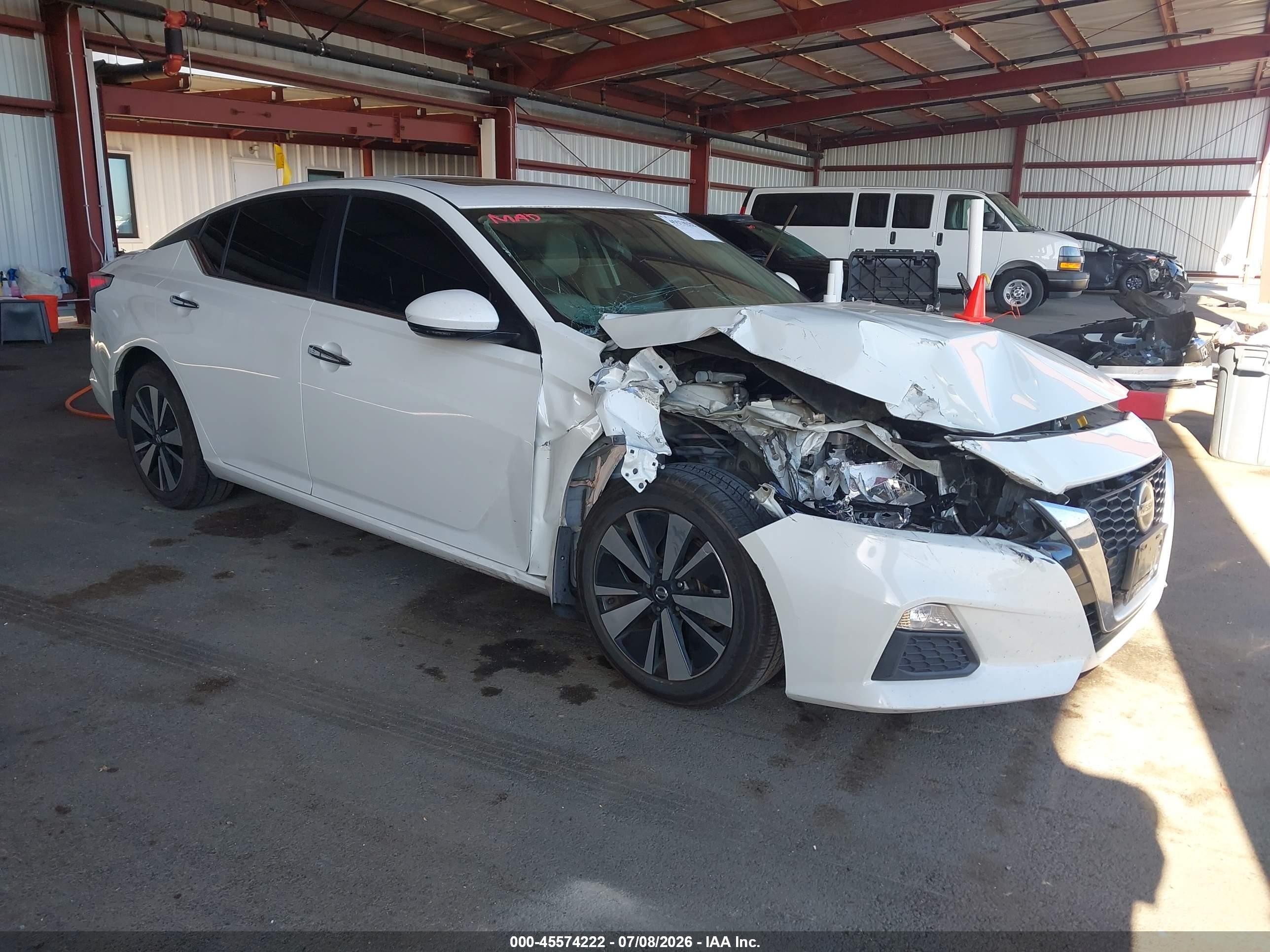 2021 Nissan Altima SV, VIN 1N4BL4DV1MN353939 — Front end