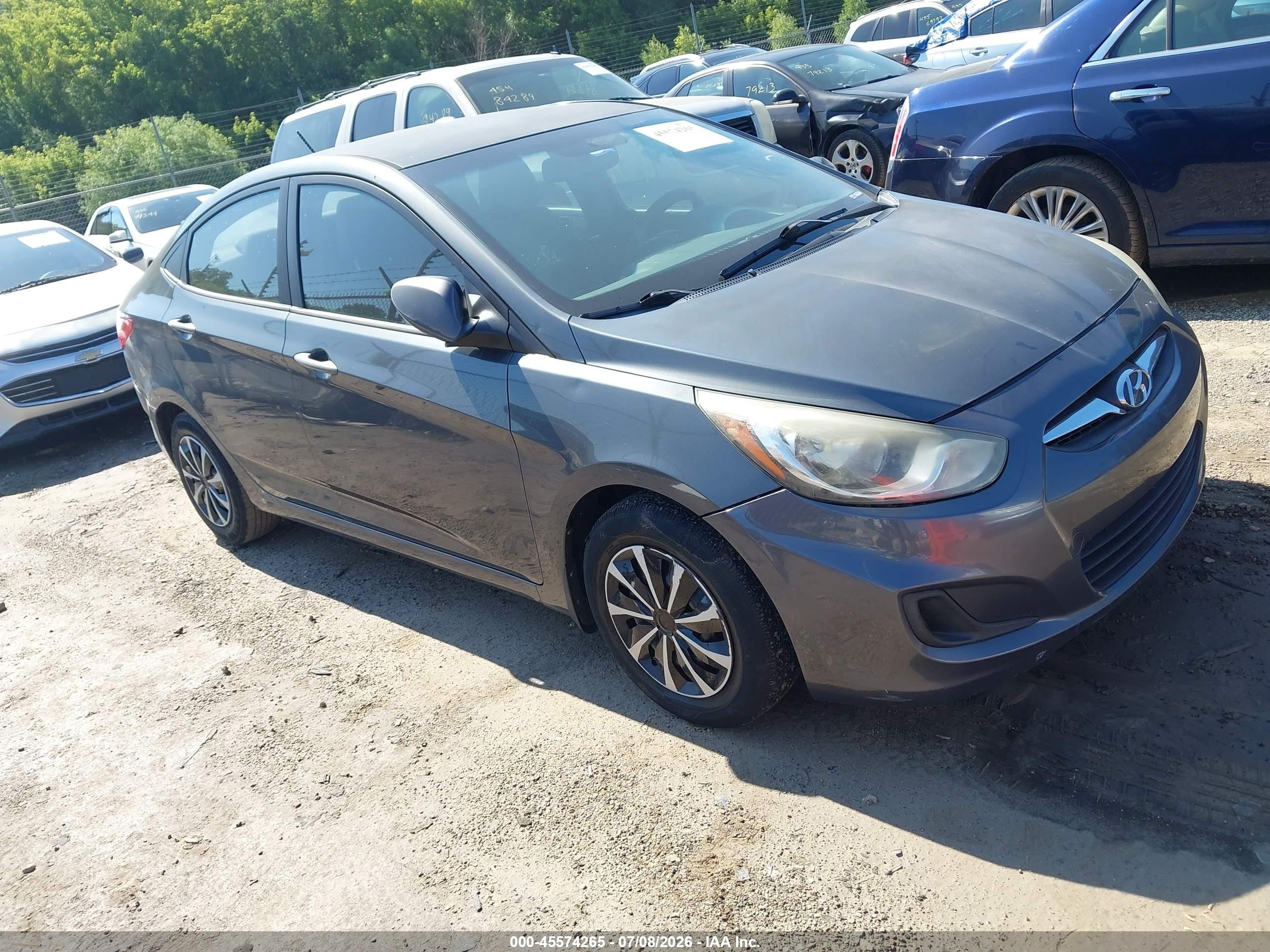 2013 Hyundai Accent GLS, VIN KMHCT4AE2DU323594 — Normal wear