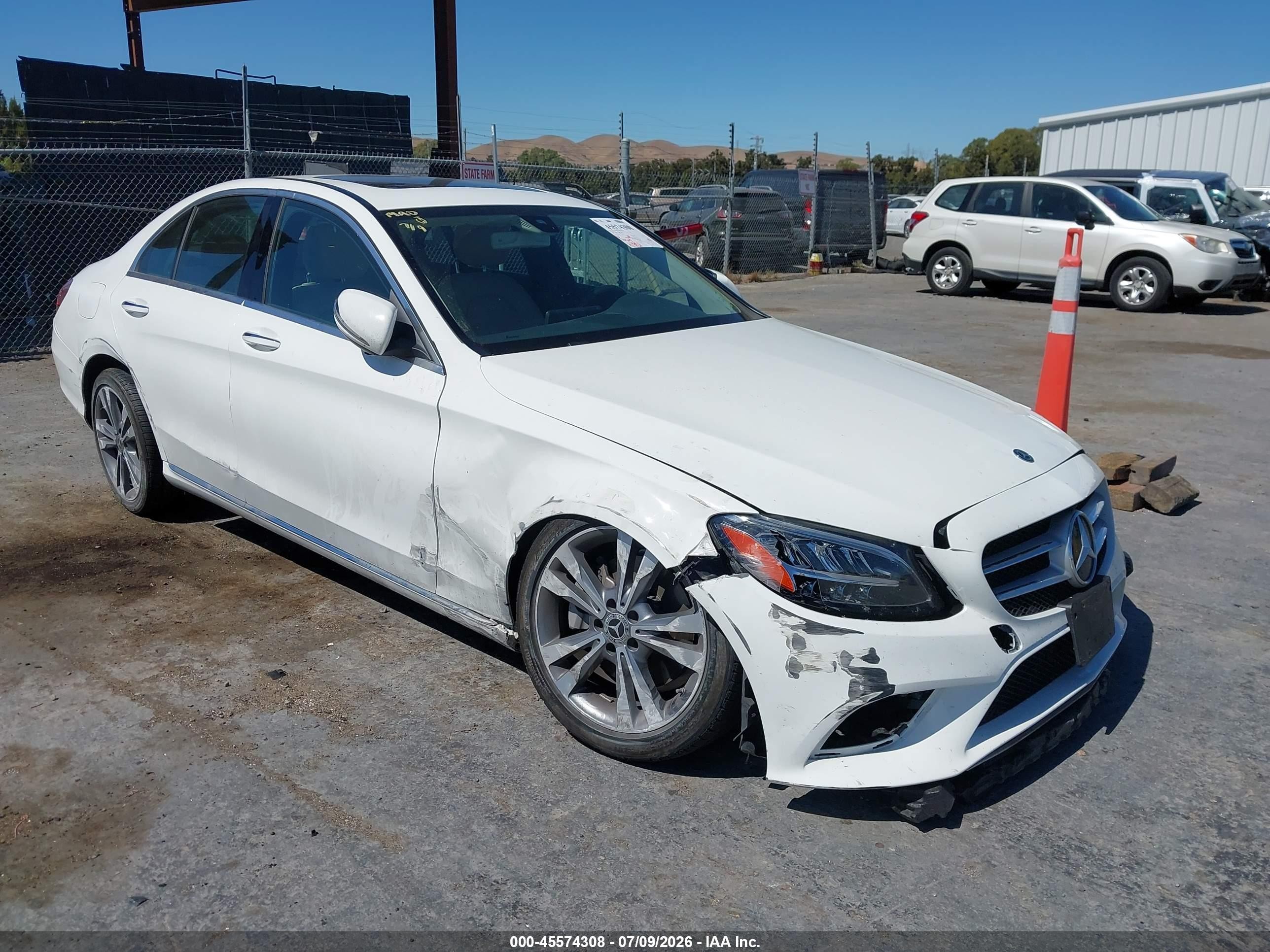 2020 Mercedes-Benz C 300, VIN W1KWF8DB1LR599743 — Front end