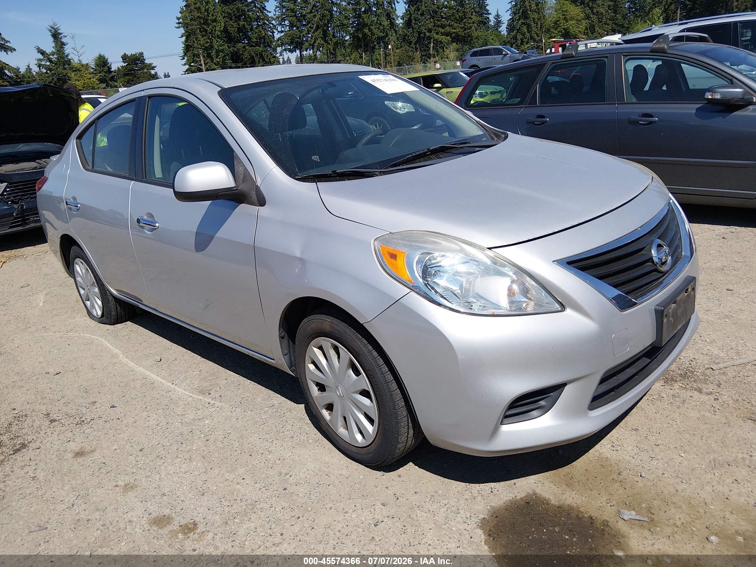 2014 Nissan Versa SV, VIN 3N1CN7AP9EL820268 — Обычный износ