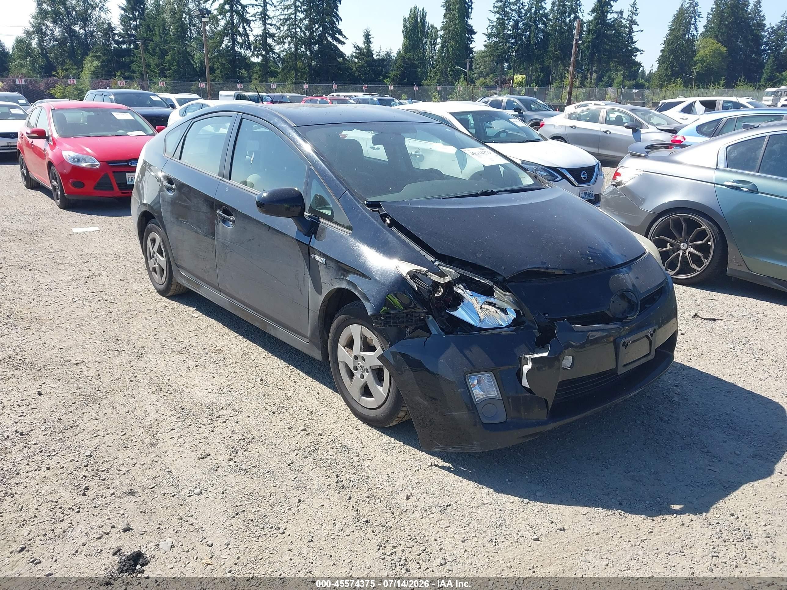 2010 Toyota Prius III, VIN JTDKN3DU6A0084531 — Front end