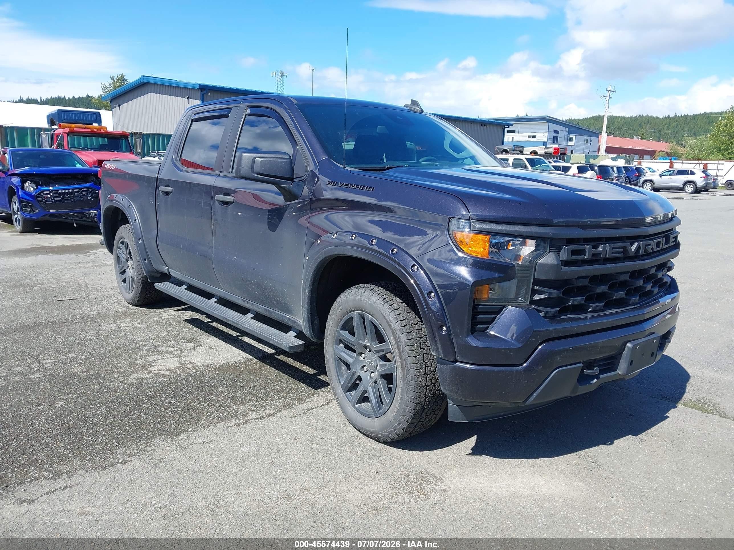 2022 Chevrolet Silverado 1500 Custom, VIN 3GCPDBEK9NG572230 — Front end