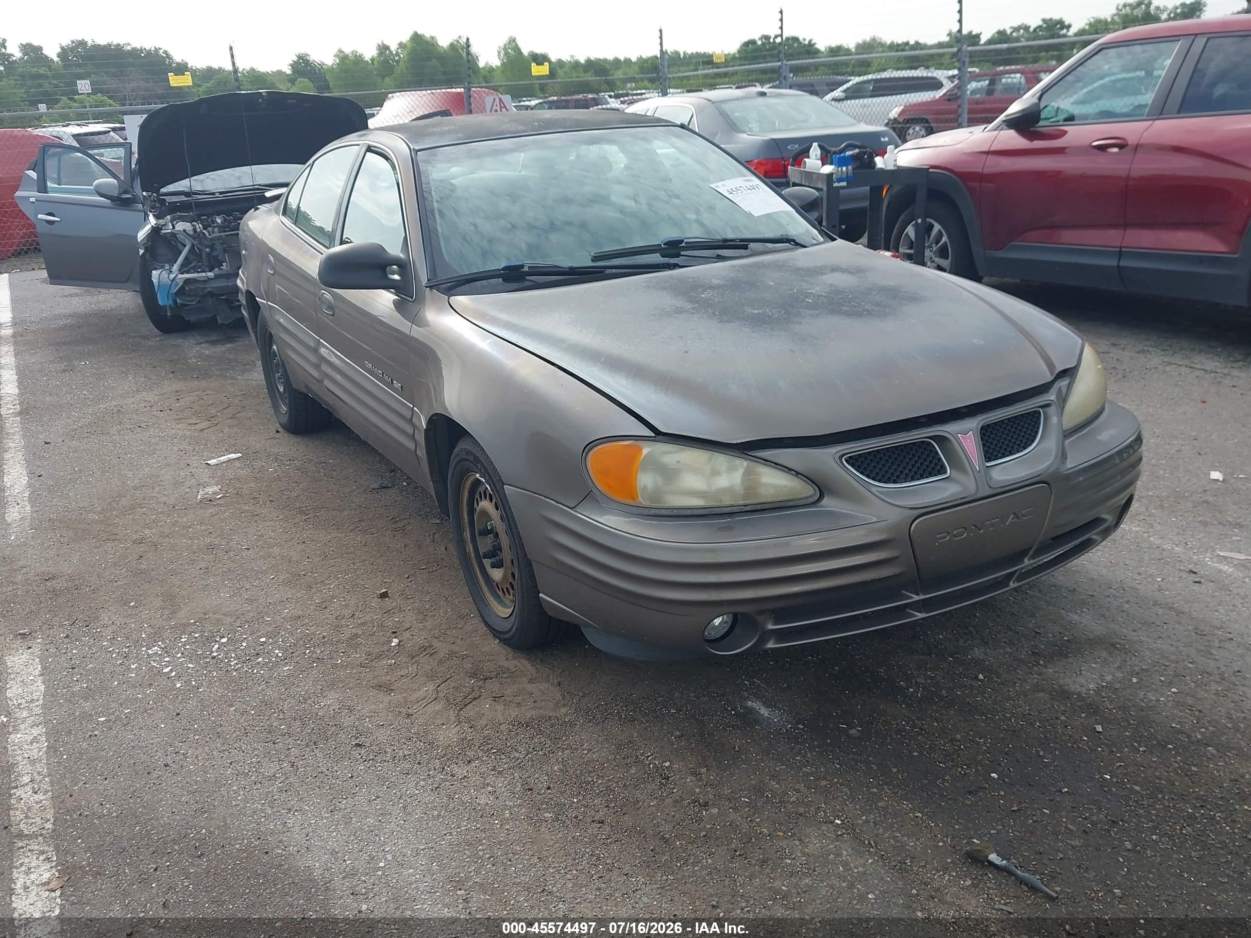 2001 Pontiac Grand Am SE, VIN 1G2NE52T21M632430 — Normal wear