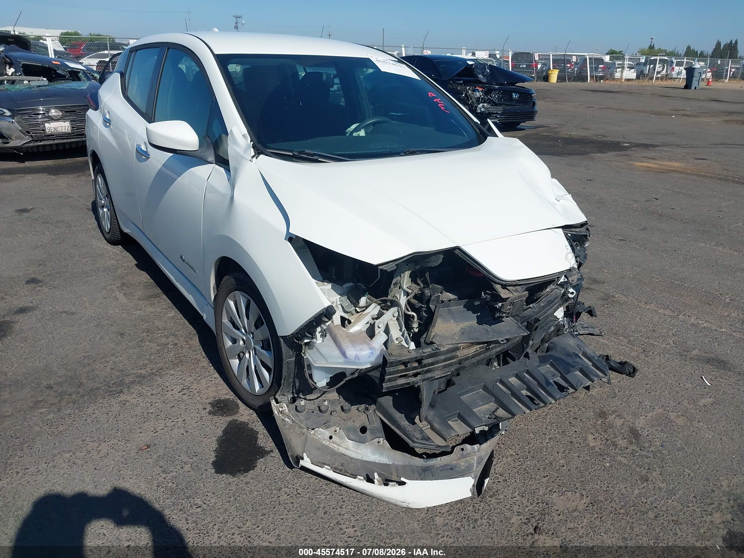 2019 Nissan LEAF SV, VIN 1N4AZ1CP3KC303063 — Перед