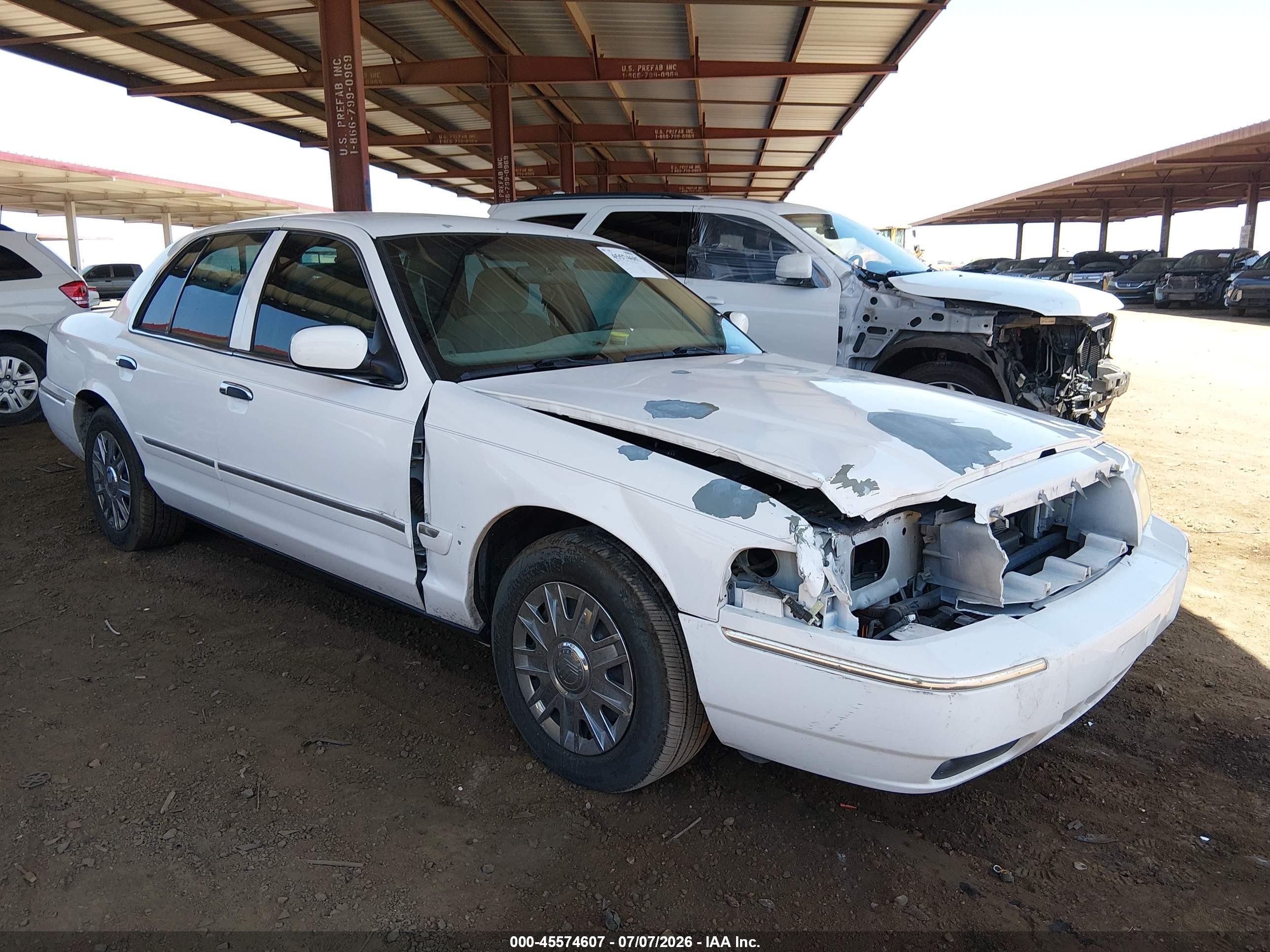 2006 Mercury Grand Marquis GS, VIN 2MEFM74VX6X650072 — Перед