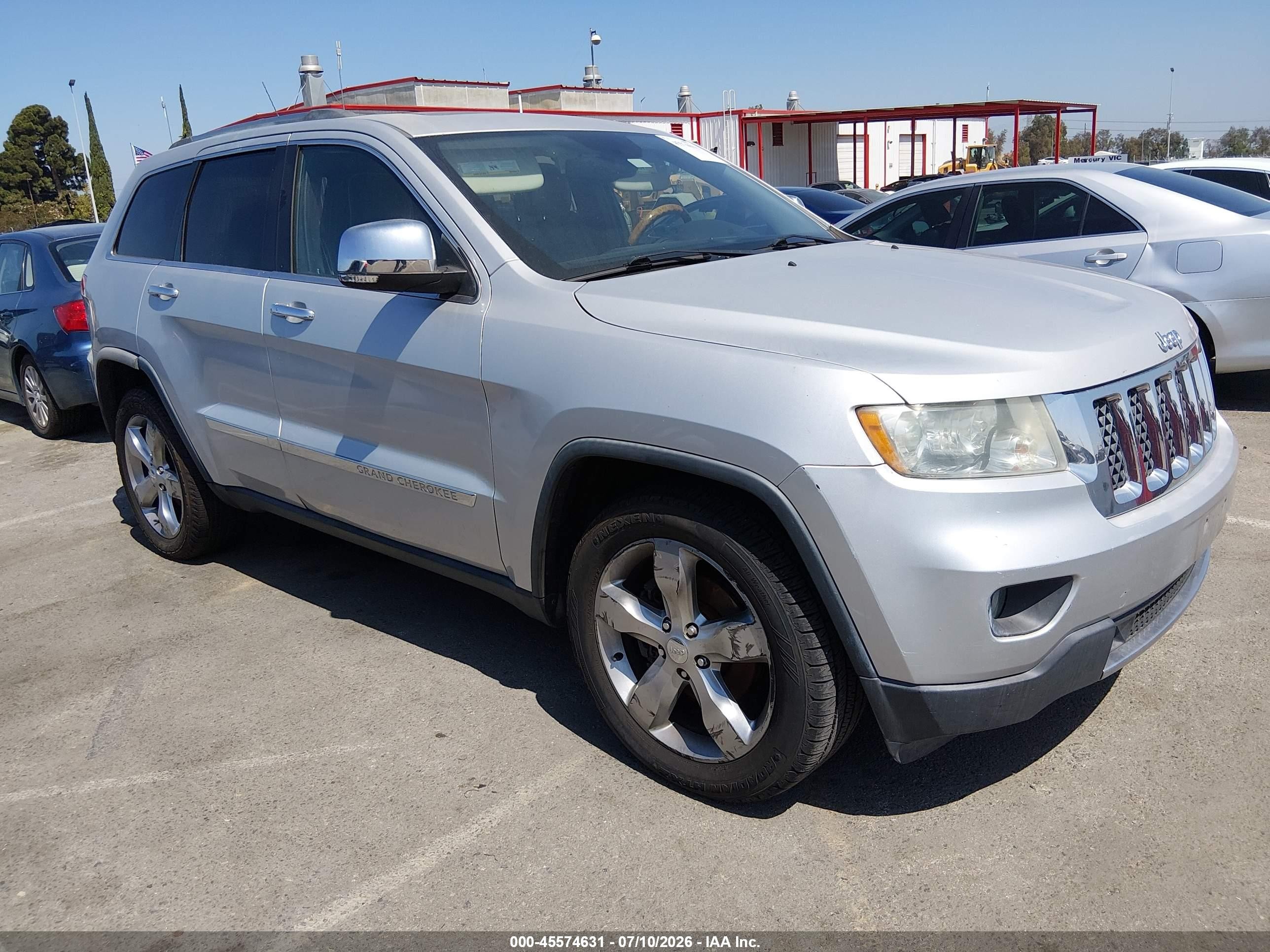2011 Jeep Grand Cherokee Overland Summit, VIN 1J4RS6GT8BC515912 — Normal wear