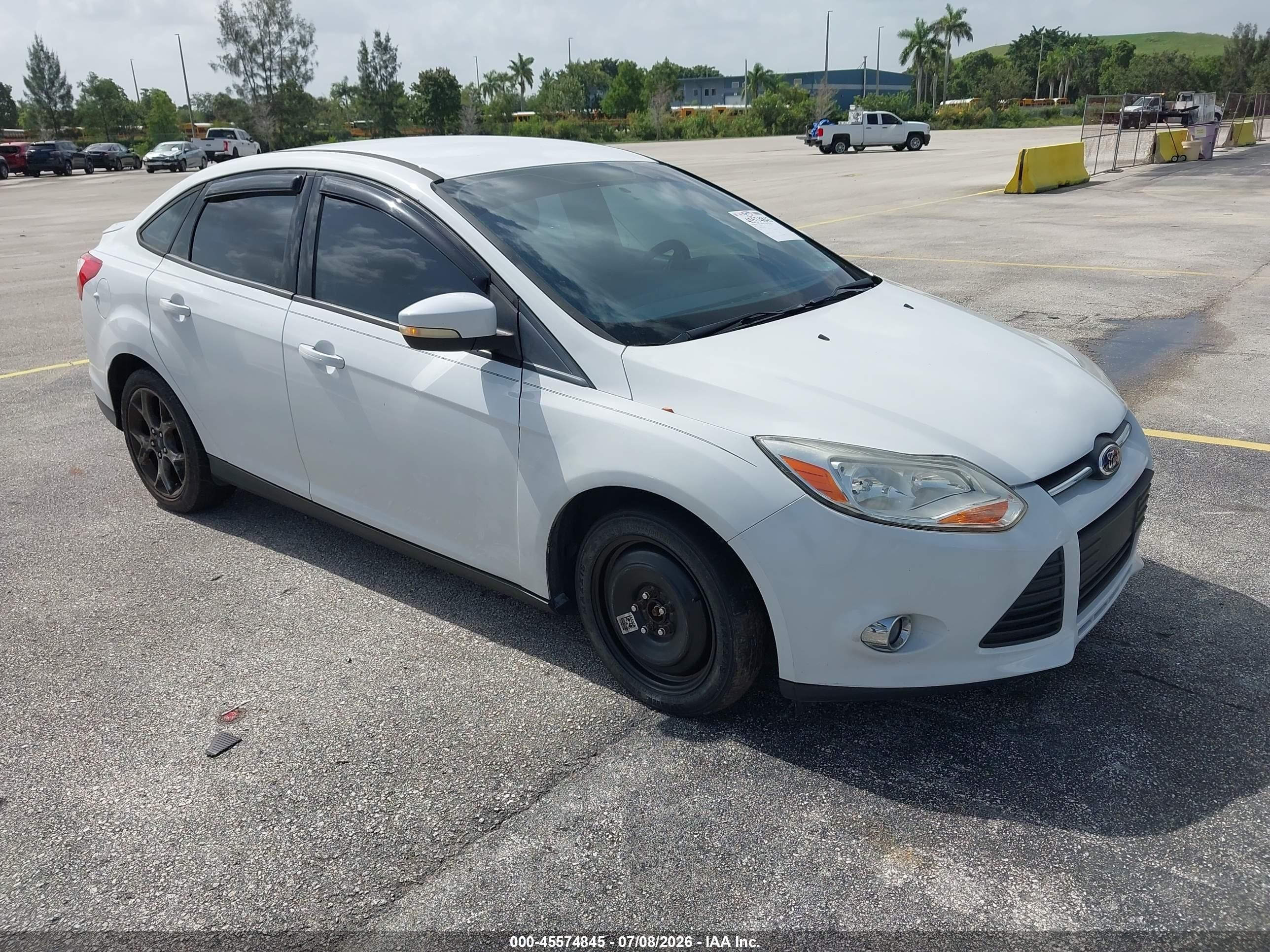 2013 Ford Focus SE, VIN 1FADP3F21DL284207 — Normal wear