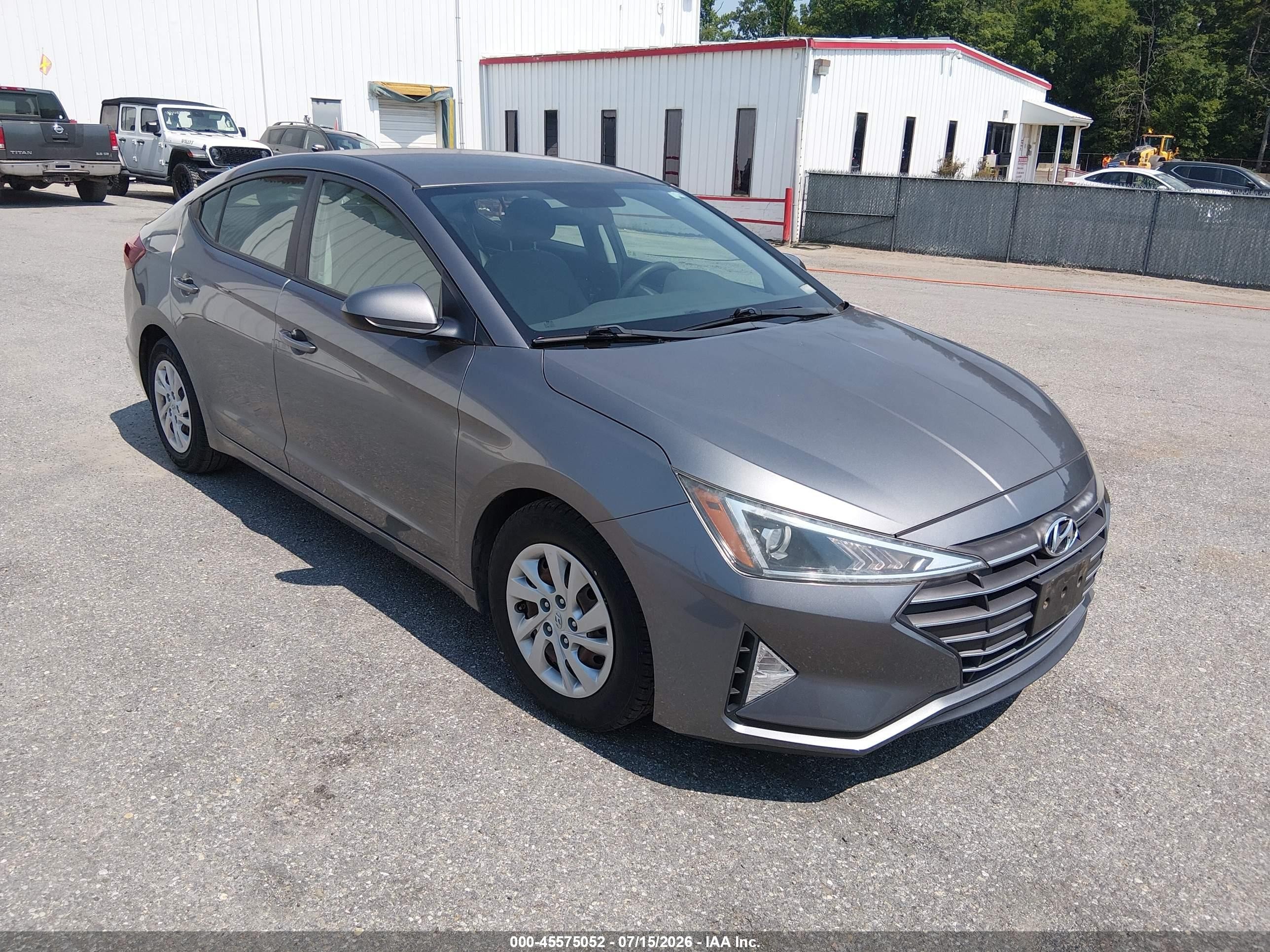 2019 Hyundai Elantra SE, VIN 5NPD74LF5KH490610 — Normal wear