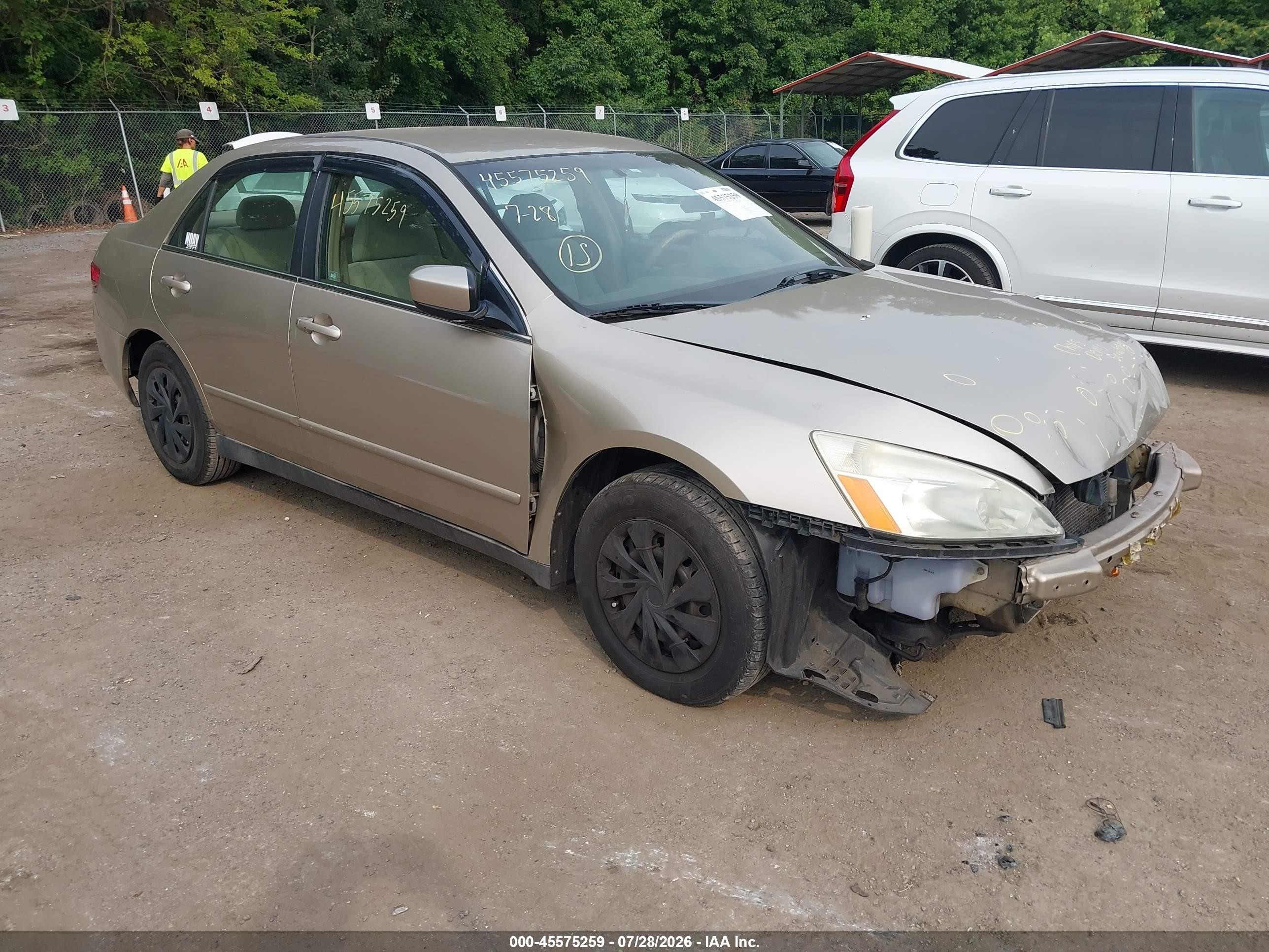 2003 Honda Accord LX, VIN 1HGCM56353A077284 — Перед